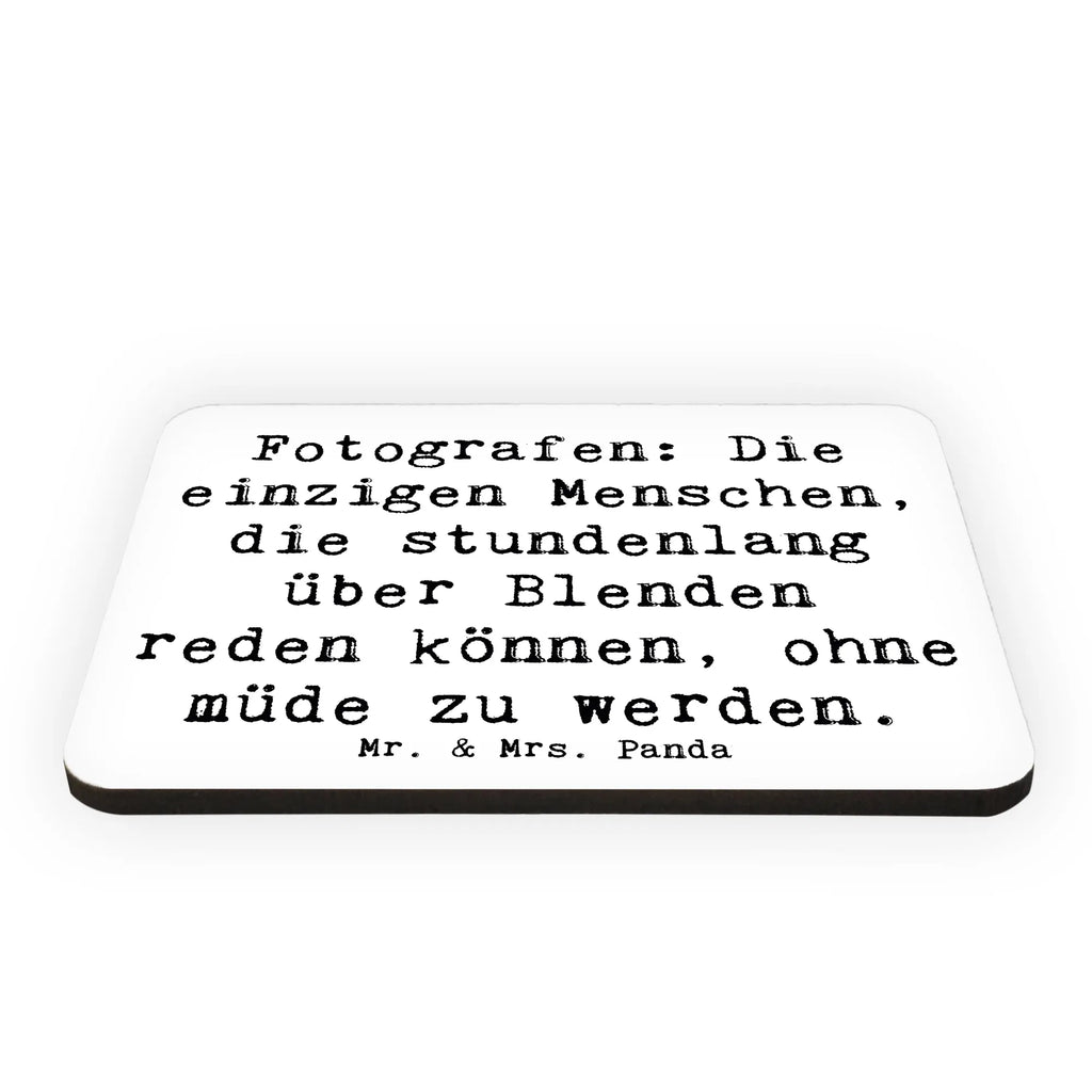 Magnet Spruch Fotografen: Die einzigen Menschen, die stundenlang über Blenden reden können, ohne müde zu werden. Motivmagnete, Pinnwandmagnet, Kühlschrankmagnet, Kühlschrank Dekoration, Notiz Magnet, Whiteboard Magnet, Souvenir Magnet, Dekomagnet, Beruf, Ausbildung, Jubiläum, Abschied, Rente, Kollege, Kollegin, Geschenk, Schenken, Arbeitskollege, Mitarbeiter, Firma, Danke, Dankeschön