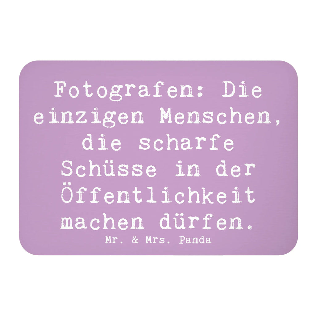Magnet Spruch Fotografen: Die einzigen Menschen, die scharfe Schüsse in der Öffentlichkeit machen dürfen. Souvenir Magnet, Motivmagnete, Dekomagnet, Notiz Magnet, Whiteboard Magnet, Pinnwandmagnet, Kühlschrank Dekoration, Kühlschrankmagnet, Beruf, Ausbildung, Jubiläum, Abschied, Rente, Kollege, Kollegin, Geschenk, Schenken, Arbeitskollege, Mitarbeiter, Firma, Danke, Dankeschön
