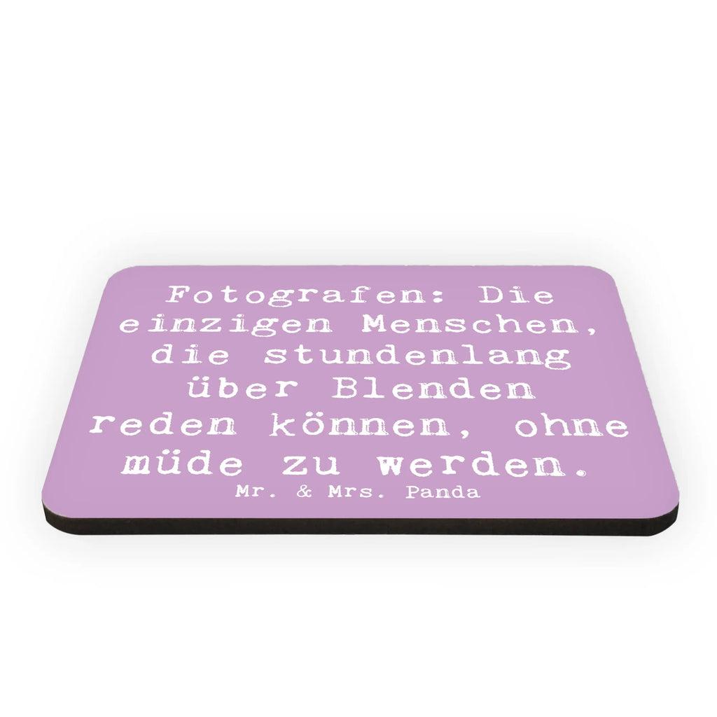 Magnet Spruch Fotografen: Die einzigen Menschen, die stundenlang über Blenden reden können, ohne müde zu werden. Motivmagnete, Pinnwandmagnet, Kühlschrankmagnet, Kühlschrank Dekoration, Notiz Magnet, Whiteboard Magnet, Souvenir Magnet, Dekomagnet, Beruf, Ausbildung, Jubiläum, Abschied, Rente, Kollege, Kollegin, Geschenk, Schenken, Arbeitskollege, Mitarbeiter, Firma, Danke, Dankeschön
