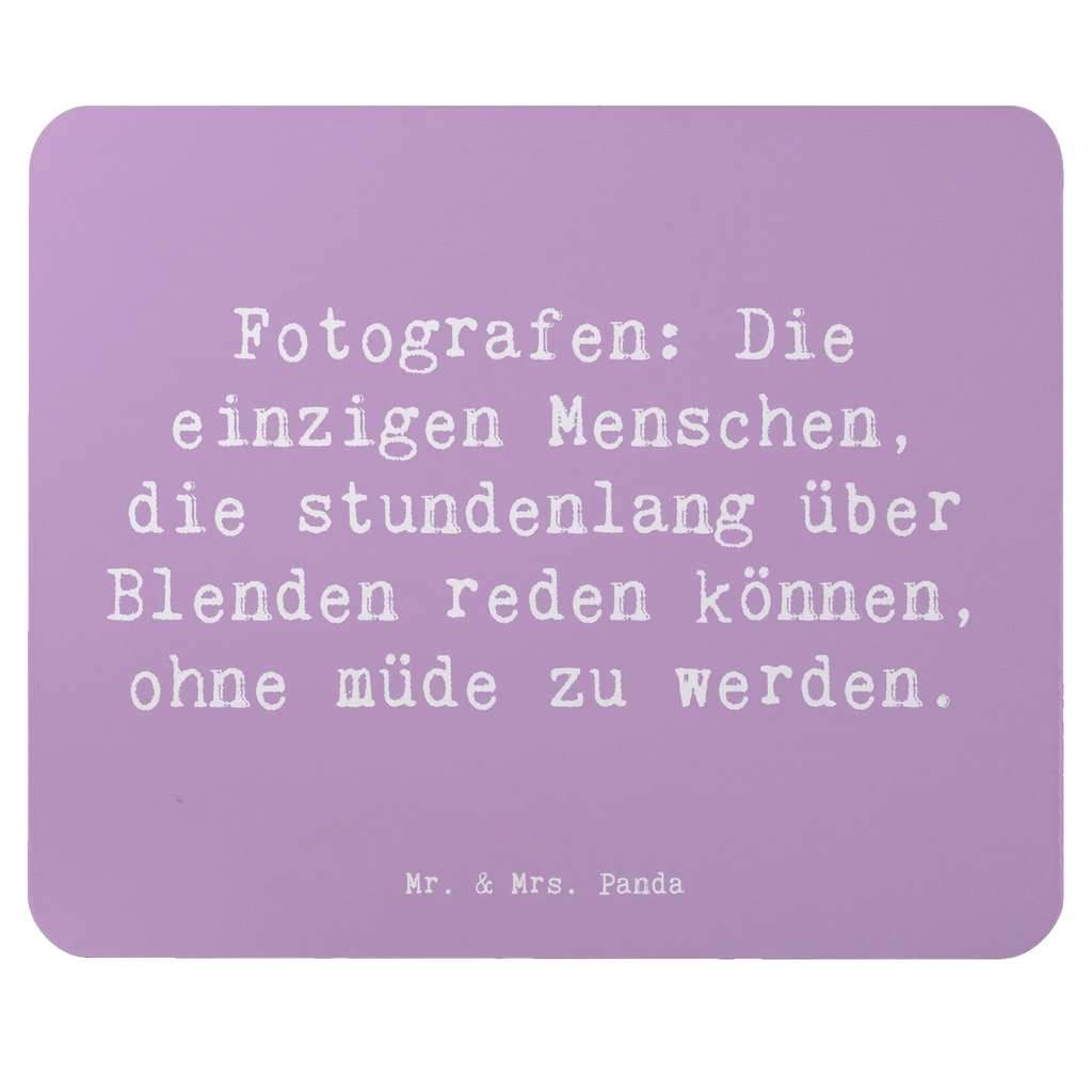 Mauspad Spruch Fotografen: Die einzigen Menschen, die stundenlang über Blenden reden können, ohne müde zu werden. Mausunterlage, Mousepad, Designer Mauspad, PC Zubehör, Mauspad, Arbeitszimmer, Computer zubehör, Mauspad Büro, Büroausstattung, Einzigartiges Mauspad, Beruf, Ausbildung, Jubiläum, Abschied, Rente, Kollege, Kollegin, Geschenk, Schenken, Arbeitskollege, Mitarbeiter, Firma, Danke, Dankeschön