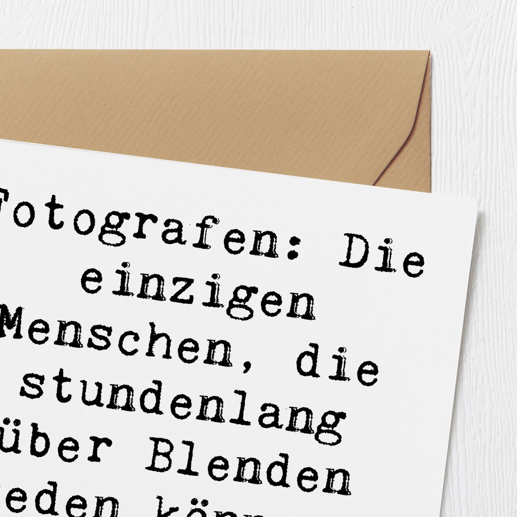 Deluxe Karte Spruch Fotografen: Die einzigen Menschen, die stundenlang über Blenden reden können, ohne müde zu werden. Hochzeitskarte, Karte, Hochwertige Klappkarte, Geburtstagskarte, Einladungskarte, Hochwertige Grußkarte, Glückwunschkarte, Klappkarte, Grußkarte, Beruf, Ausbildung, Jubiläum, Abschied, Rente, Kollege, Kollegin, Geschenk, Schenken, Arbeitskollege, Mitarbeiter, Firma, Danke, Dankeschön