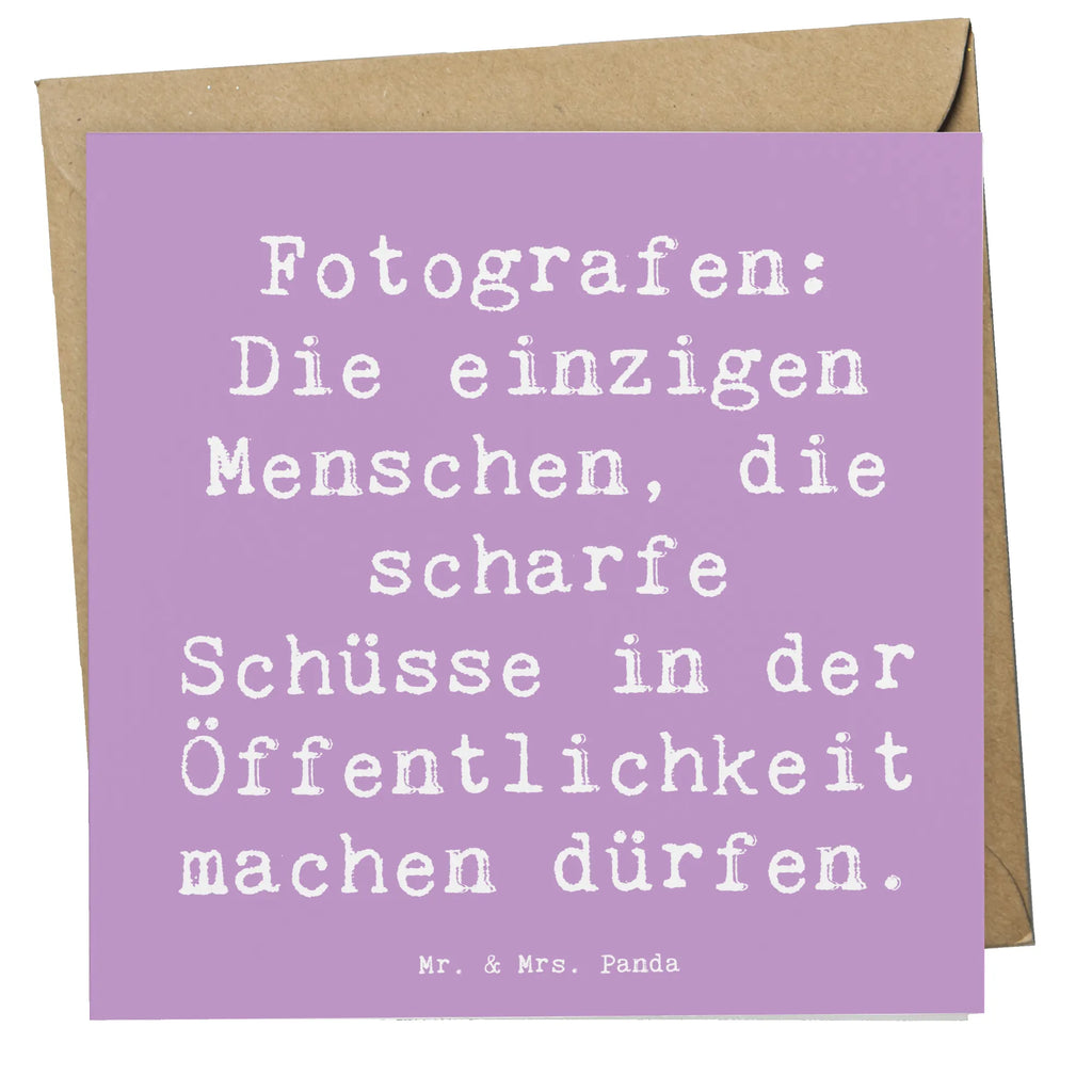 Deluxe Karte Spruch Fotografen: Die einzigen Menschen, die scharfe Schüsse in der Öffentlichkeit machen dürfen. Klappkarte, Grußkarte, Hochzeitskarte, Hochwertige Grußkarte, Hochwertige Klappkarte, Glückwunschkarte, Einladungskarte, Karte, Geburtstagskarte, Beruf, Ausbildung, Jubiläum, Abschied, Rente, Kollege, Kollegin, Geschenk, Schenken, Arbeitskollege, Mitarbeiter, Firma, Danke, Dankeschön