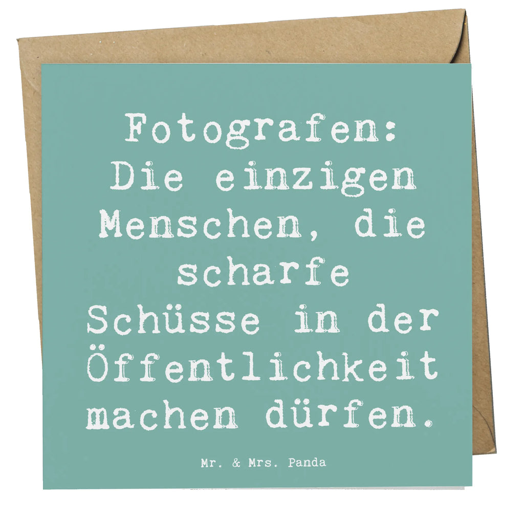 Deluxe Karte Spruch Fotografen: Die einzigen Menschen, die scharfe Schüsse in der Öffentlichkeit machen dürfen. Klappkarte, Grußkarte, Hochzeitskarte, Hochwertige Grußkarte, Hochwertige Klappkarte, Glückwunschkarte, Einladungskarte, Karte, Geburtstagskarte, Beruf, Ausbildung, Jubiläum, Abschied, Rente, Kollege, Kollegin, Geschenk, Schenken, Arbeitskollege, Mitarbeiter, Firma, Danke, Dankeschön