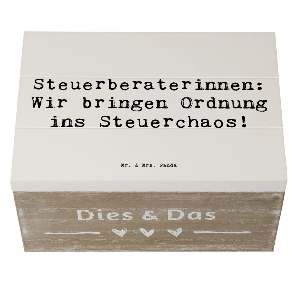 Holzkiste Spruch Steuerberaterinnen: Wir bringen Ordnung ins Steuerchaos! Aufbewahrungsbox, XXL, Dekokiste, Erinnerungsbox, Truhe, Holzkiste, Kiste, Schatulle, Geschenkbox, Schatzkiste, Erinnerungskiste, Geschenkdose, Beruf, Ausbildung, Jubiläum, Abschied, Rente, Kollege, Kollegin, Geschenk, Schenken, Arbeitskollege, Mitarbeiter, Firma, Danke, Dankeschön
