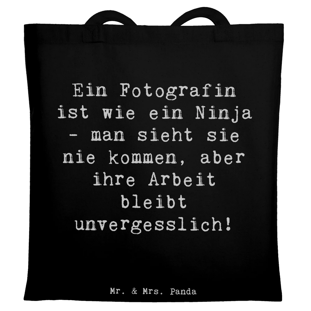 Tote bag Saying Ein Fotografin ist wie ein Ninja - man sieht sie nie kommen, aber ihre Arbeit bleibt unvergesslich! Einkaufstüte, Tragetasche, Tasche, Stofftasche, Schultertasche, Beutel, Jutetasche, Badetasche, Stoffbeutel, Umhängetasche, Einkaufstasche, Jutebeutel, Beuteltasche, Laptoptasche, Strandtasche, Shopper, Beruf, Ausbildung, Jubiläum, Abschied, Rente, Kollege, Kollegin, Geschenk, Schenken, Arbeitskollege, Mitarbeiter, Firma, Danke, Dankeschön