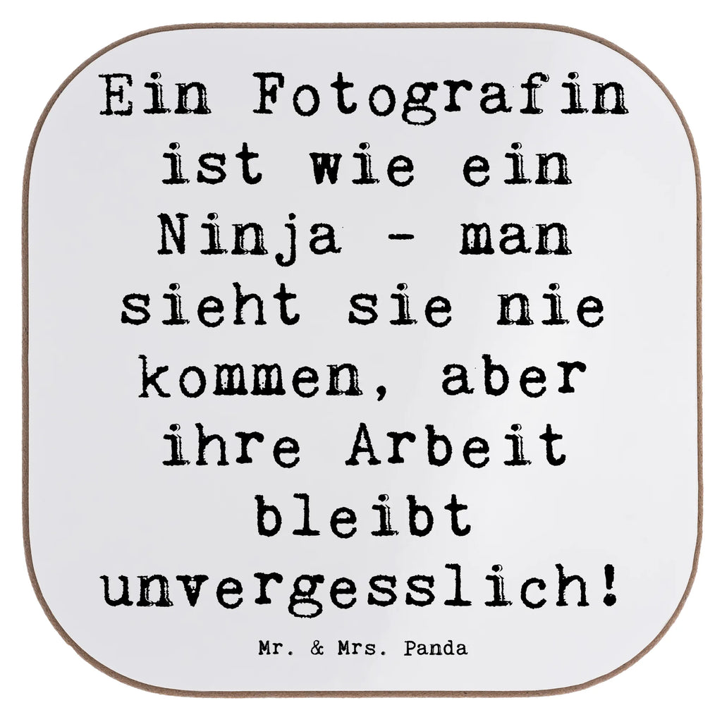 Untersetzer Spruch Ein Fotografin ist wie ein Ninja - man sieht sie nie kommen, aber ihre Arbeit bleibt unvergesslich! Untersetzer aus Holz, Untersetzer Design, Untersetzer Gläser, Bierdeckel, Glasuntersetzer, Korkuntersetzer, Tassen Untersetzer, Untersetzer für Gläser, Holzuntersetzer, Untersetzer, Getränkeuntersetzer, Untersetzer Holz, Beruf, Ausbildung, Jubiläum, Abschied, Rente, Kollege, Kollegin, Geschenk, Schenken, Arbeitskollege, Mitarbeiter, Firma, Danke, Dankeschön