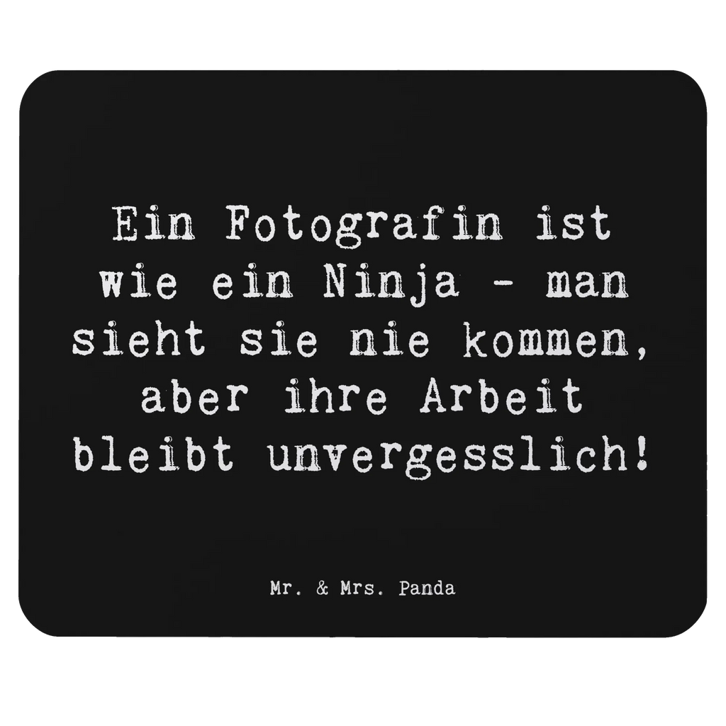 Mauspad Spruch Ein Fotografin ist wie ein Ninja - man sieht sie nie kommen, aber ihre Arbeit bleibt unvergesslich! Einzigartiges Mauspad, Designer Mauspad, Mausunterlage, Mousepad, Mauspad, Mauspad Büro, Arbeitszimmer, Computer zubehör, Büroausstattung, PC Zubehör, Beruf, Ausbildung, Jubiläum, Abschied, Rente, Kollege, Kollegin, Geschenk, Schenken, Arbeitskollege, Mitarbeiter, Firma, Danke, Dankeschön