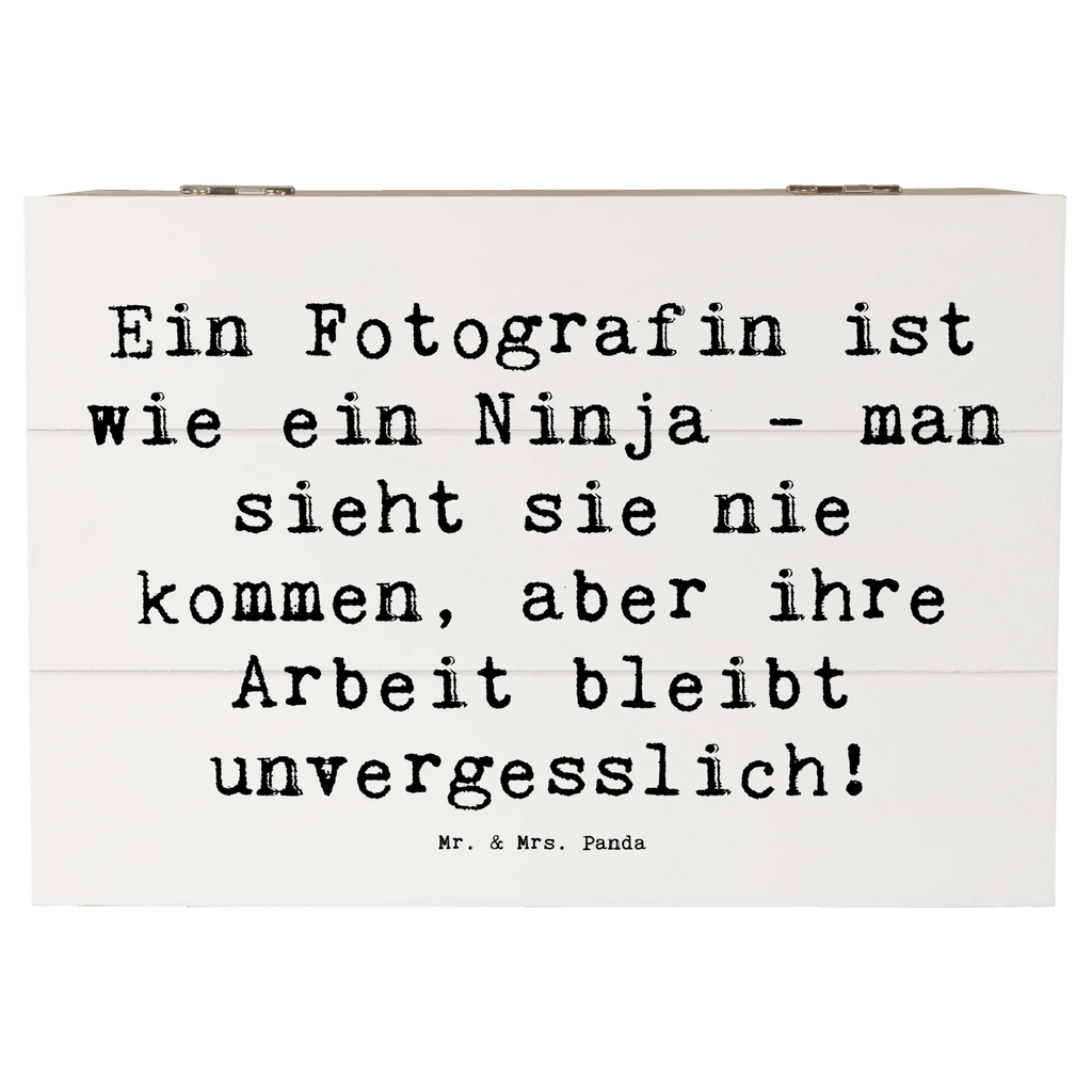 Holzkiste Spruch Ein Fotografin ist wie ein Ninja - man sieht sie nie kommen, aber ihre Arbeit bleibt unvergesslich! Aufbewahrungsbox aus Holz, Holzbox, Holztruhe, aufbewahrungsboxen, Aufbewahrungsbox Holz, kiste holz, aufbewahrungstruhe, box holz, Aufbewahrungsbox, Aufbewahrungskiste, Holzbox mit Deckel, aufbewahrungskiste mit deckel, Holzkisten, Box aus Holz, Holzkiste mit Deckel, Schatulle, truhe holz, holzkästchen, aufbewahrungskisten, holzschatulle, Holzboxen, holzschachtel, Holzkiste, Holz Aufbewahrungsbox, holztruhen, Geschenk, Danke, Dankeschön, Schenken, Beruf, Ausbildung, Abschied, Rente, Kollege, Kollegin, Arbeitskollege, Mitarbeiter, Jubiläum, Firma