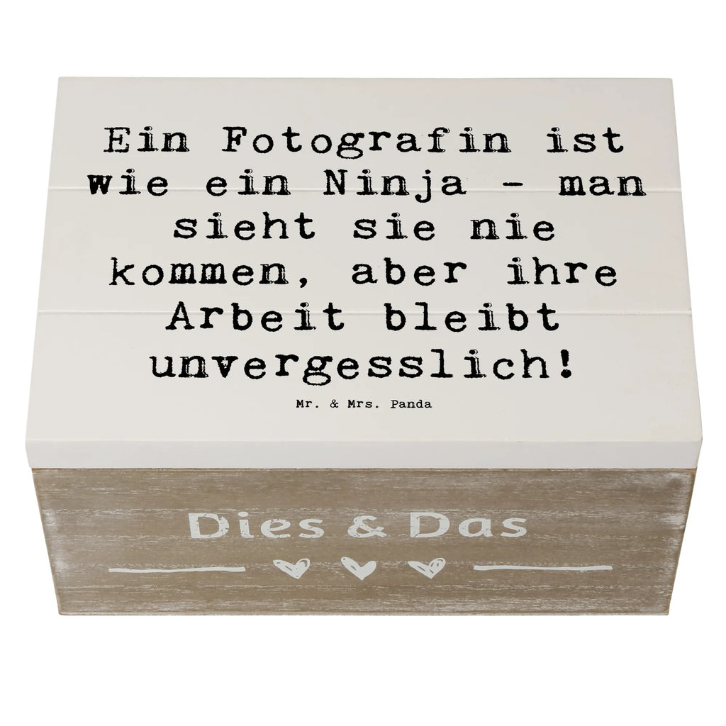 Holzkiste Spruch Ein Fotografin ist wie ein Ninja - man sieht sie nie kommen, aber ihre Arbeit bleibt unvergesslich! Aufbewahrungsbox aus Holz, Holzbox, Holztruhe, aufbewahrungsboxen, Aufbewahrungsbox Holz, kiste holz, aufbewahrungstruhe, box holz, Aufbewahrungsbox, Aufbewahrungskiste, Holzbox mit Deckel, aufbewahrungskiste mit deckel, Holzkisten, Box aus Holz, Holzkiste mit Deckel, Schatulle, truhe holz, holzkästchen, aufbewahrungskisten, holzschatulle, Holzboxen, holzschachtel, Holzkiste, Holz Aufbewahrungsbox, holztruhen, Geschenk, Danke, Dankeschön, Schenken, Beruf, Ausbildung, Abschied, Rente, Kollege, Kollegin, Arbeitskollege, Mitarbeiter, Jubiläum, Firma