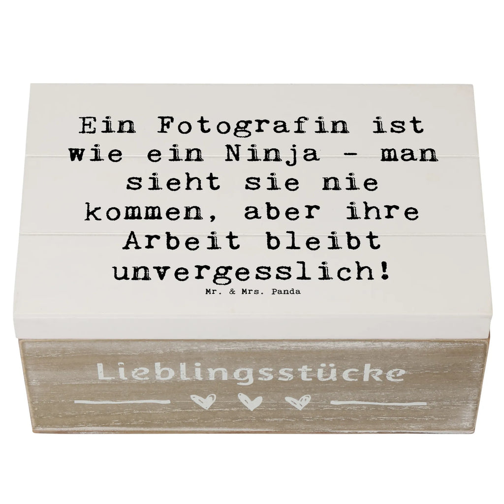 Holzkiste Spruch Ein Fotografin ist wie ein Ninja - man sieht sie nie kommen, aber ihre Arbeit bleibt unvergesslich! Aufbewahrungsbox aus Holz, Holzbox, Holztruhe, aufbewahrungsboxen, Aufbewahrungsbox Holz, kiste holz, aufbewahrungstruhe, box holz, Aufbewahrungsbox, Aufbewahrungskiste, Holzbox mit Deckel, aufbewahrungskiste mit deckel, Holzkisten, Box aus Holz, Holzkiste mit Deckel, Schatulle, truhe holz, holzkästchen, aufbewahrungskisten, holzschatulle, Holzboxen, holzschachtel, Holzkiste, Holz Aufbewahrungsbox, holztruhen, Geschenk, Danke, Dankeschön, Schenken, Beruf, Ausbildung, Abschied, Rente, Kollege, Kollegin, Arbeitskollege, Mitarbeiter, Jubiläum, Firma