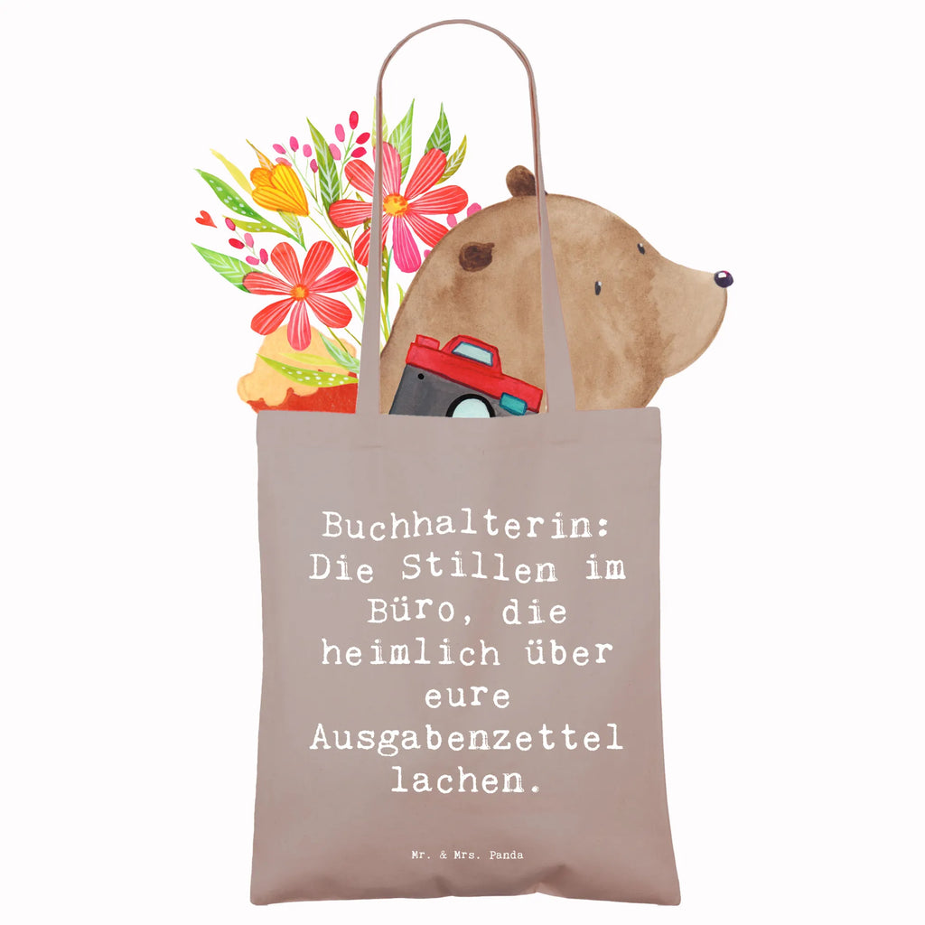 Tote bag Saying Buchhalterin: Die Stillen im Büro, die heimlich über eure Ausgabenzettel lachen. Beuteltasche, Tasche, Laptoptasche, Badetasche, Stoffbeutel, Stofftasche, Umhängetasche, Schultertasche, Einkaufstüte, Tragetasche, Einkaufstasche, Shopper, Strandtasche, Jutebeutel, Beutel, Jutetasche, Beruf, Ausbildung, Jubiläum, Abschied, Rente, Kollege, Kollegin, Geschenk, Schenken, Arbeitskollege, Mitarbeiter, Firma, Danke, Dankeschön