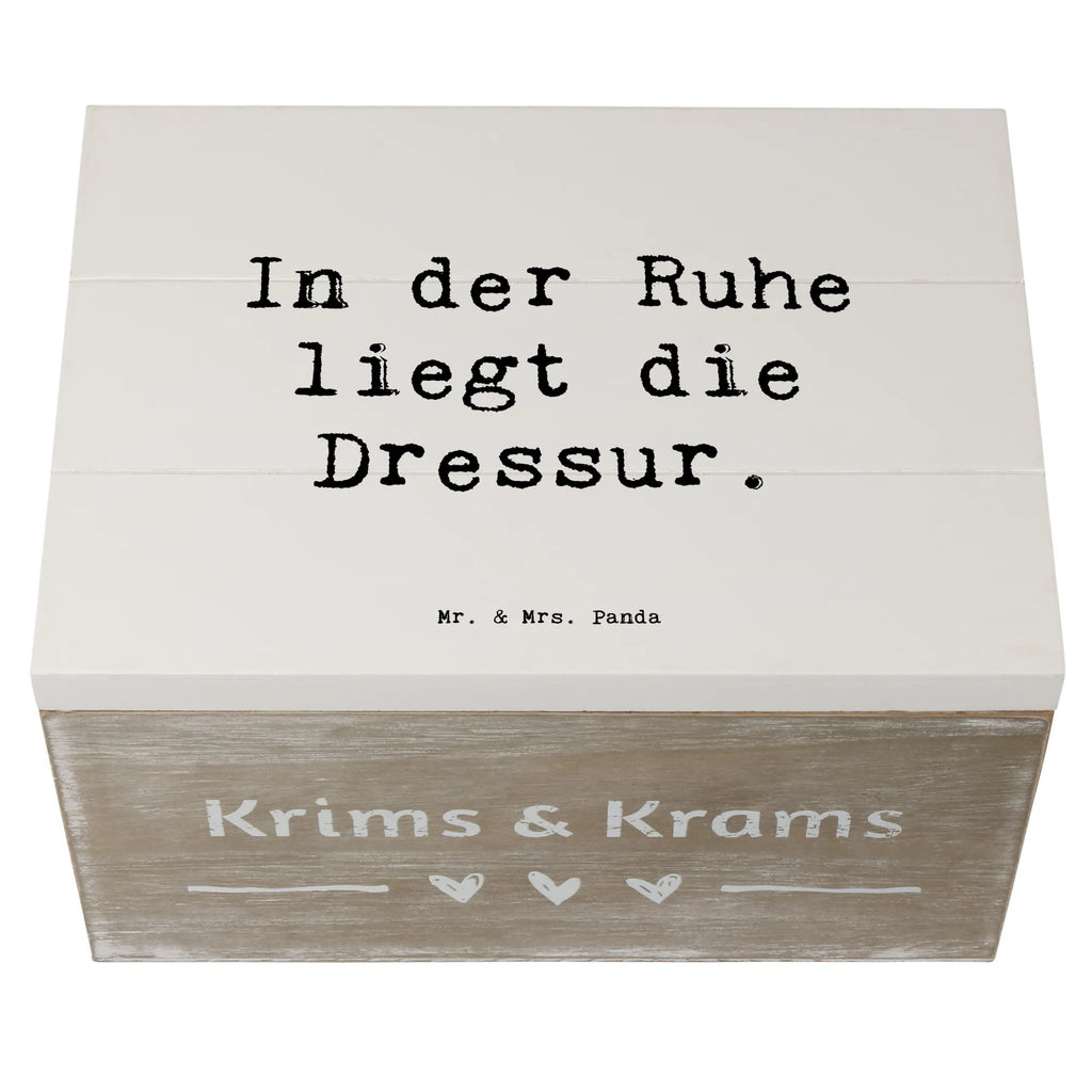 Wooden chest Saying In der Ruhe liegt die Dressur. Erinnerungsbox, Holzkiste, Geschenkbox, Truhe, Erinnerungskiste, XXL, Aufbewahrungsbox, Schatulle, Schatzkiste, Kiste, Geschenkdose, Dekokiste, Beruf, Ausbildung, Jubiläum, Abschied, Rente, Kollege, Kollegin, Geschenk, Schenken, Arbeitskollege, Mitarbeiter, Firma, Danke, Dankeschön