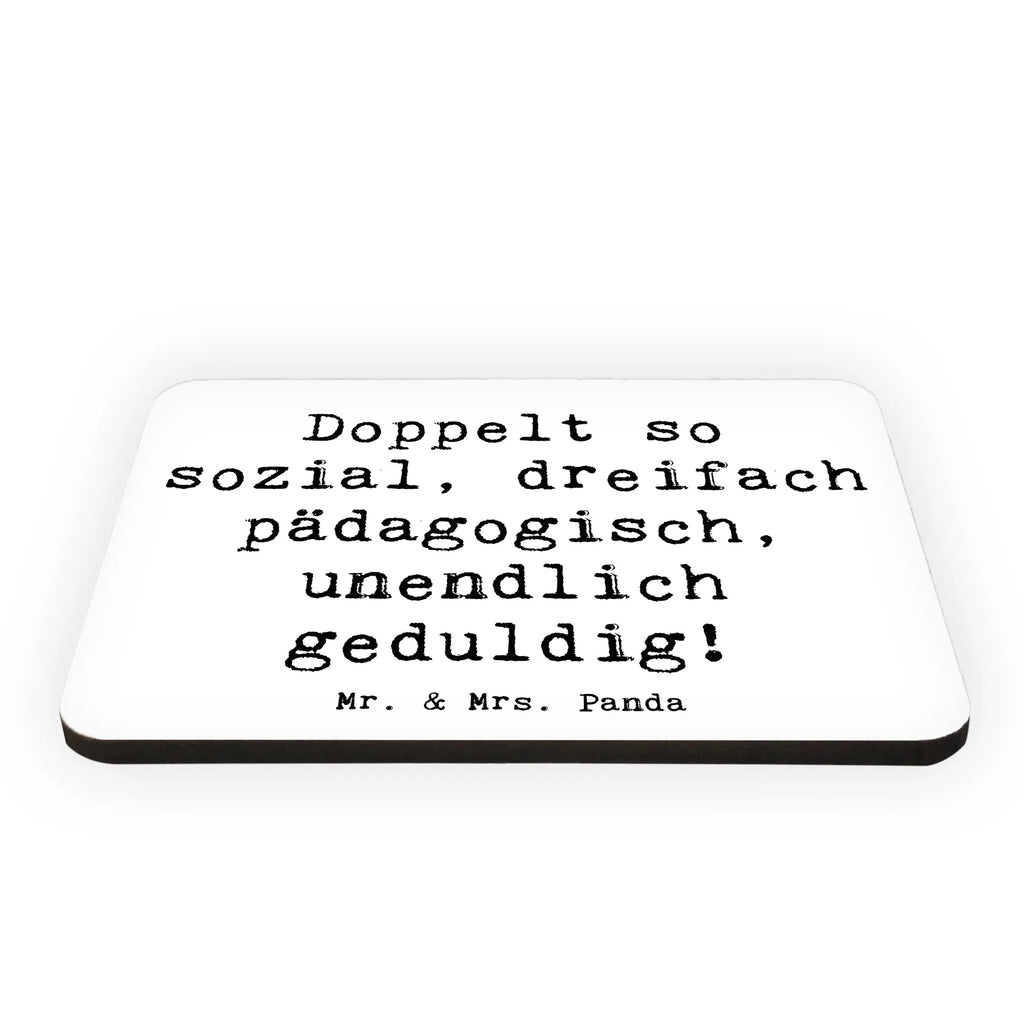 Magnet Saying Doppelt so sozial, dreifach pädagogisch, unendlich geduldig! Dekomagnet, Souvenir Magnet, Whiteboard Magnet, Kühlschrank Dekoration, Motivmagnete, Notiz Magnet, Kühlschrankmagnet, Pinnwandmagnet, Beruf, Ausbildung, Jubiläum, Abschied, Rente, Kollege, Kollegin, Geschenk, Schenken, Arbeitskollege, Mitarbeiter, Firma, Danke, Dankeschön