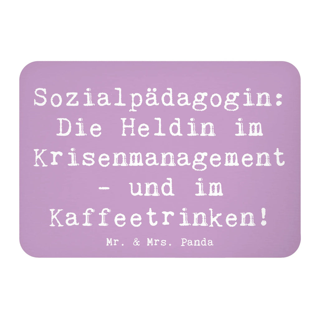 Magnet Spruch Sozialpädagogin: Die Heldin im Krisenmanagement - und im Kaffeetrinken! Kühlschrankmagnet, Dekomagnet, Pinnwandmagnet, Motivmagnete, Notiz Magnet, Souvenir Magnet, Kühlschrank Dekoration, Whiteboard Magnet, Beruf, Ausbildung, Jubiläum, Abschied, Rente, Kollege, Kollegin, Geschenk, Schenken, Arbeitskollege, Mitarbeiter, Firma, Danke, Dankeschön