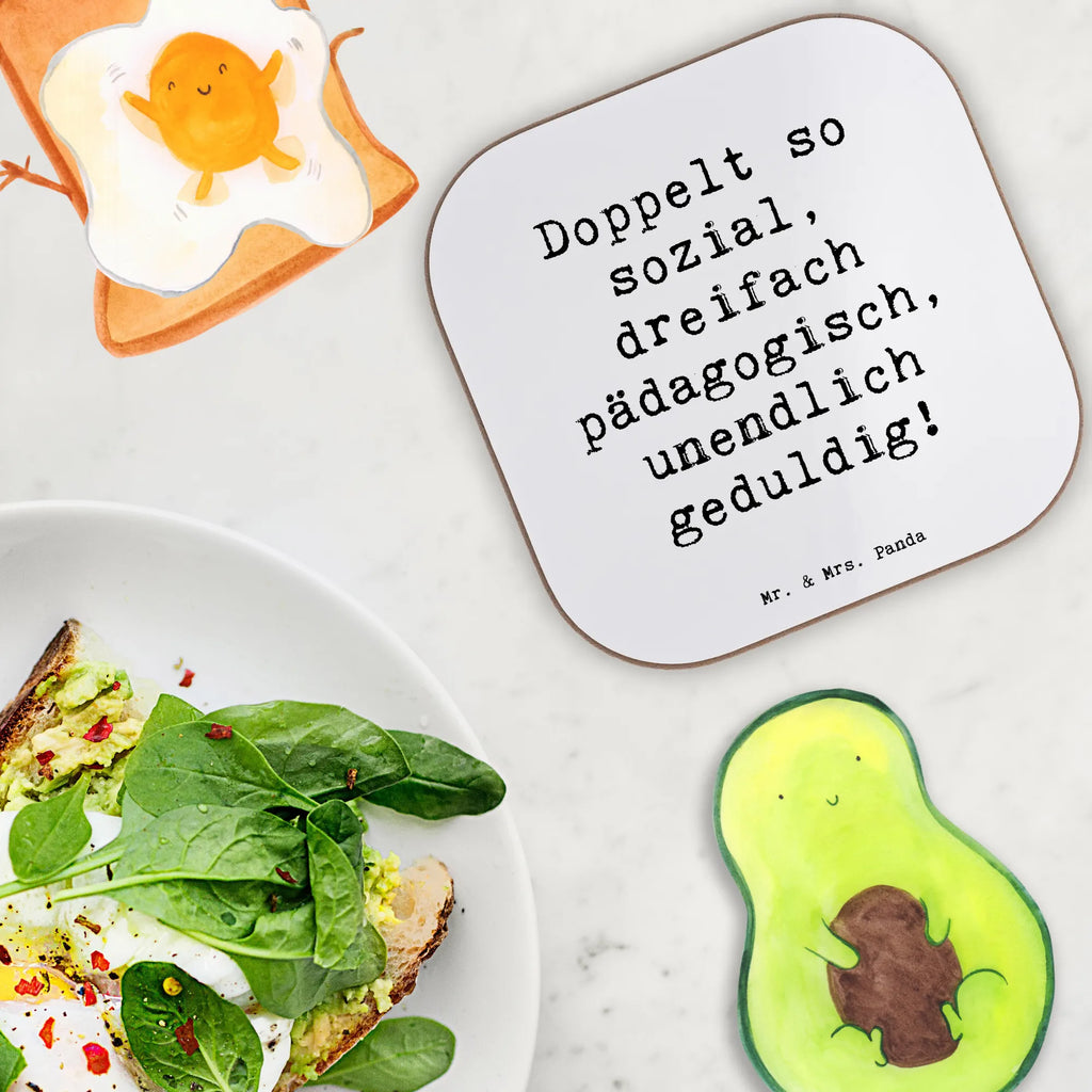 Untersetzer Spruch Doppelt so sozial, dreifach pädagogisch, unendlich geduldig! Glasuntersetzer, Bierdeckel, Tassen Untersetzer, Untersetzer Gläser, Korkuntersetzer, Untersetzer, Holzuntersetzer, Untersetzer aus Holz, Untersetzer Holz, Getränkeuntersetzer, Untersetzer für Gläser, Untersetzer Design, Beruf, Ausbildung, Jubiläum, Abschied, Rente, Kollege, Kollegin, Geschenk, Schenken, Arbeitskollege, Mitarbeiter, Firma, Danke, Dankeschön