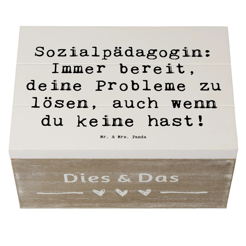 Holzkiste Spruch Sozialpädagogin: Immer bereit, deine Probleme zu lösen, auch wenn du keine hast! Geschenkdose, Erinnerungskiste, Kiste, Aufbewahrungsbox, XXL, Holzkiste, Truhe, Geschenkbox, Dekokiste, Schatulle, Schatzkiste, Erinnerungsbox, Beruf, Ausbildung, Jubiläum, Abschied, Rente, Kollege, Kollegin, Geschenk, Schenken, Arbeitskollege, Mitarbeiter, Firma, Danke, Dankeschön
