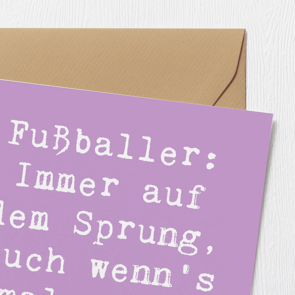 Deluxe Card Saying Fußballer: Immer auf dem Sprung, auch wenn's mal nicht rund läuft! Karte, Hochwertige Grußkarte, Einladungskarte, Glückwunschkarte, Klappkarte, Hochwertige Klappkarte, Hochzeitskarte, Geburtstagskarte, Grußkarte, Beruf, Ausbildung, Jubiläum, Abschied, Rente, Kollege, Kollegin, Geschenk, Schenken, Arbeitskollege, Mitarbeiter, Firma, Danke, Dankeschön