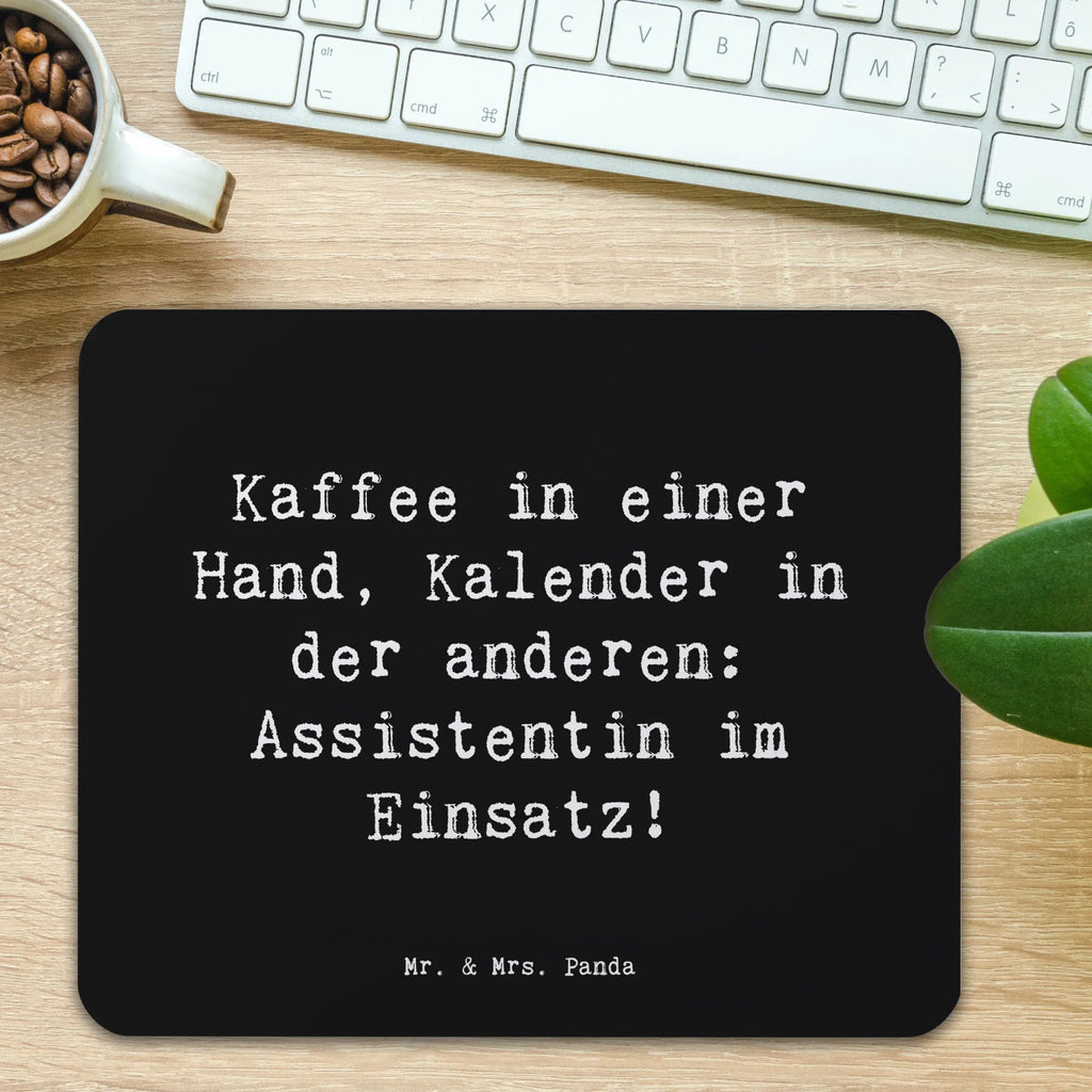 Mauspad Spruch Kaffee in einer Hand, Kalender in der anderen: Assistentin im Einsatz! Mausmatte, pc mausunterlage, mauspad pc, Mausunterlage, Mauspad, computer mauspad, mousematte, laptop mousepad, computer mousepad, pc mauspad, mauspad laptop, computermatte, laptop mauspad, notebook mauspad, pc mousepad, mausteppich, Mousepad, Geschenk, Schenken, Jubiläum, Danke, Dankeschön, Beruf, Ausbildung, Abschied, Rente, Kollege, Kollegin, Arbeitskollege, Mitarbeiter, Firma