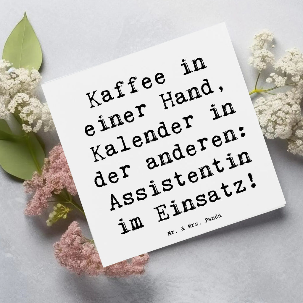 Deluxe Karte Spruch Kaffee in einer Hand, Kalender in der anderen: Assistentin im Einsatz! Hochwertige Klappkarte, Hochzeitskarte, Glückwunschkarte, Karte, Grußkarte, Hochwertige Grußkarte, Geburtstagskarte, Einladungskarte, Klappkarte, Beruf, Ausbildung, Jubiläum, Abschied, Rente, Kollege, Kollegin, Geschenk, Schenken, Arbeitskollege, Mitarbeiter, Firma, Danke, Dankeschön