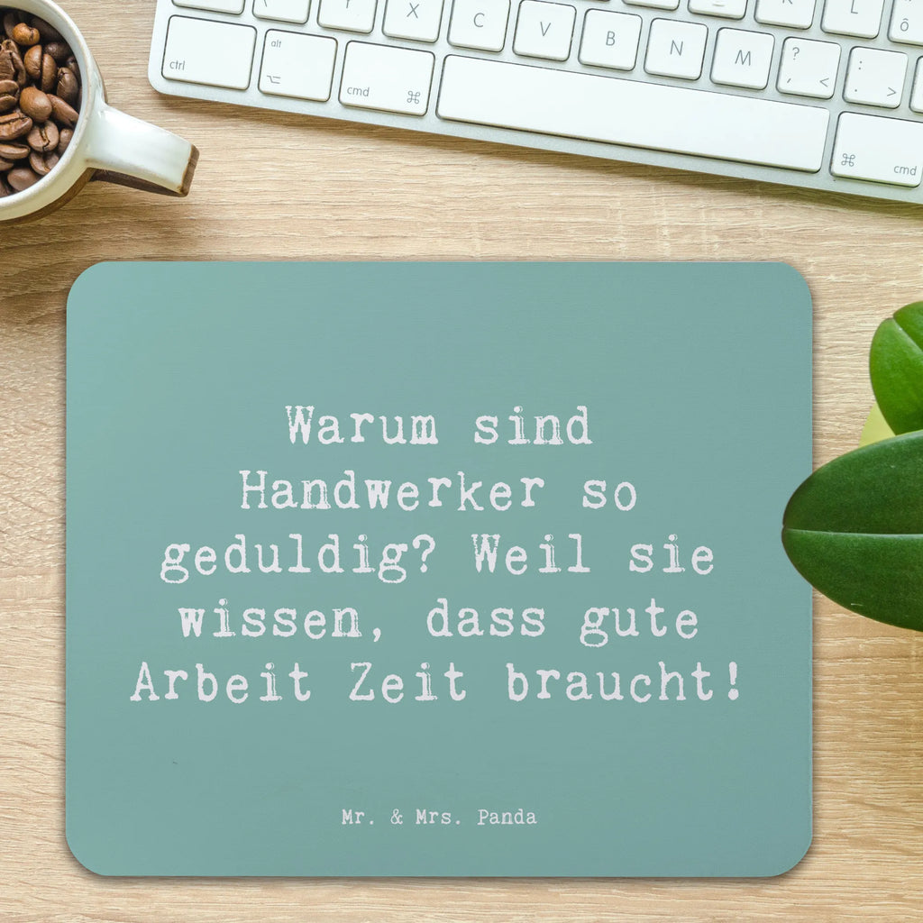 Mouse mat Saying Warum sind Handwerker so geduldig? Weil sie wissen, dass gute Arbeit Zeit braucht! Mauspad, Mauspad Büro, Designer Mauspad, Arbeitszimmer, Büroausstattung, Computer zubehör, Einzigartiges Mauspad, PC Zubehör, Mousepad, Mausunterlage, Beruf, Ausbildung, Jubiläum, Abschied, Rente, Kollege, Kollegin, Geschenk, Schenken, Arbeitskollege, Mitarbeiter, Firma, Danke, Dankeschön