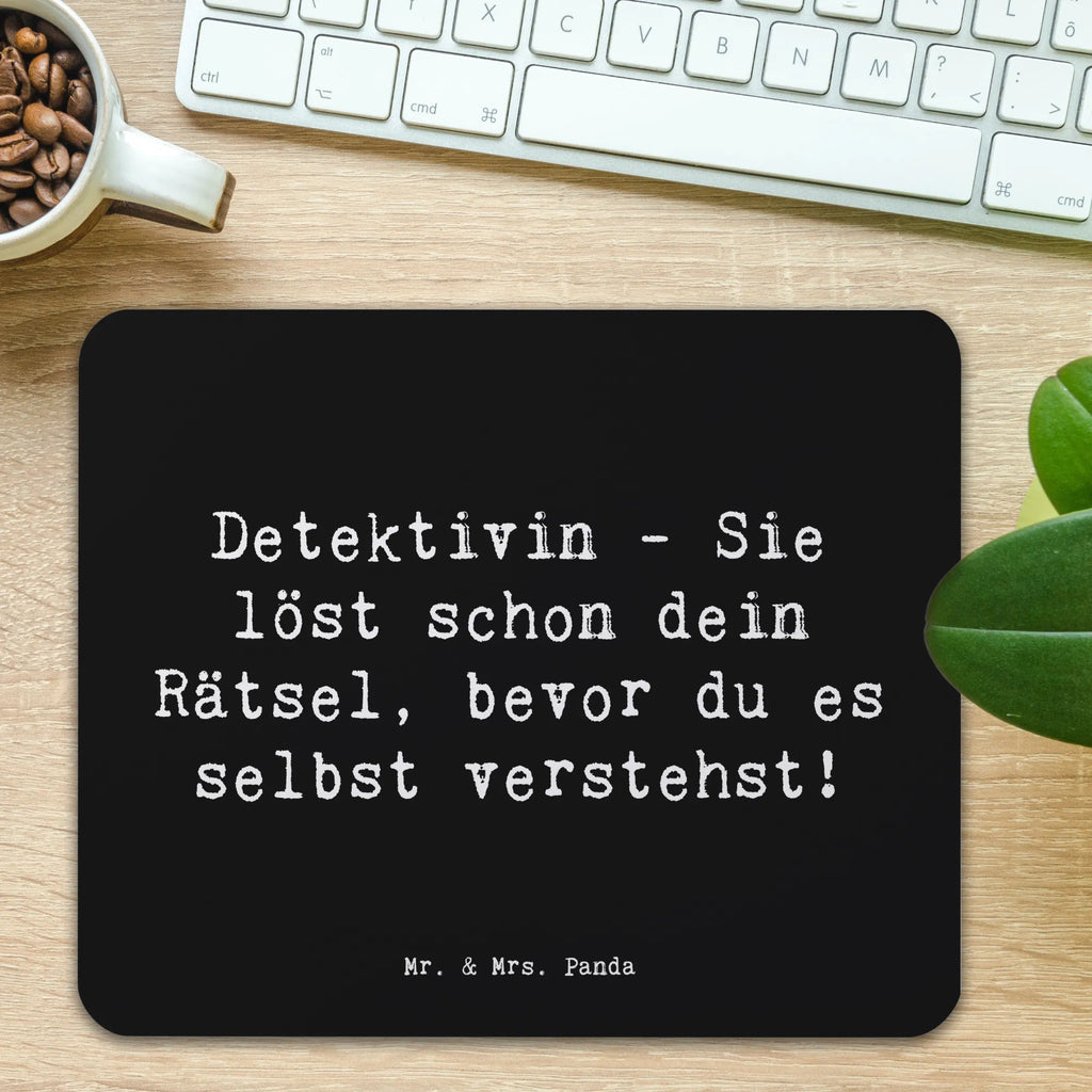 Mauspad Spruch Detektivin - Sie löst schon dein Rätsel, bevor du es selbst verstehst! Designer Mauspad, Einzigartiges Mauspad, Mausunterlage, Mauspad Büro, PC Zubehör, Büroausstattung, Arbeitszimmer, Mauspad, Mousepad, Computer zubehör, Beruf, Ausbildung, Jubiläum, Abschied, Rente, Kollege, Kollegin, Geschenk, Schenken, Arbeitskollege, Mitarbeiter, Firma, Danke, Dankeschön