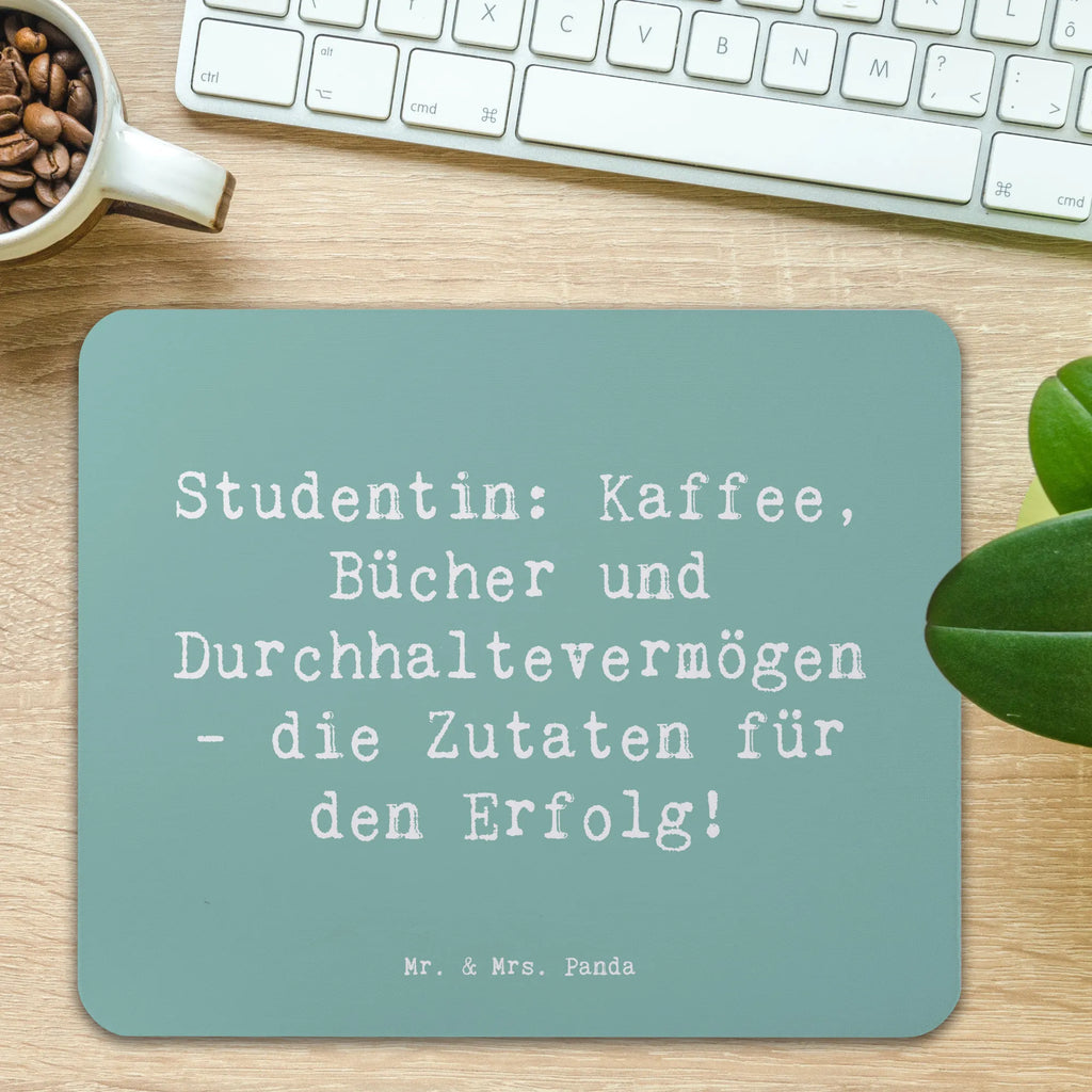 Mouse mat Saying Studentin: Kaffee, Bücher und Durchhaltevermögen - die Zutaten für den Erfolg! Büroausstattung, Mauspad Büro, Mauspad, Arbeitszimmer, PC Zubehör, Computer zubehör, Einzigartiges Mauspad, Mousepad, Mausunterlage, Designer Mauspad, Beruf, Ausbildung, Jubiläum, Abschied, Rente, Kollege, Kollegin, Geschenk, Schenken, Arbeitskollege, Mitarbeiter, Firma, Danke, Dankeschön
