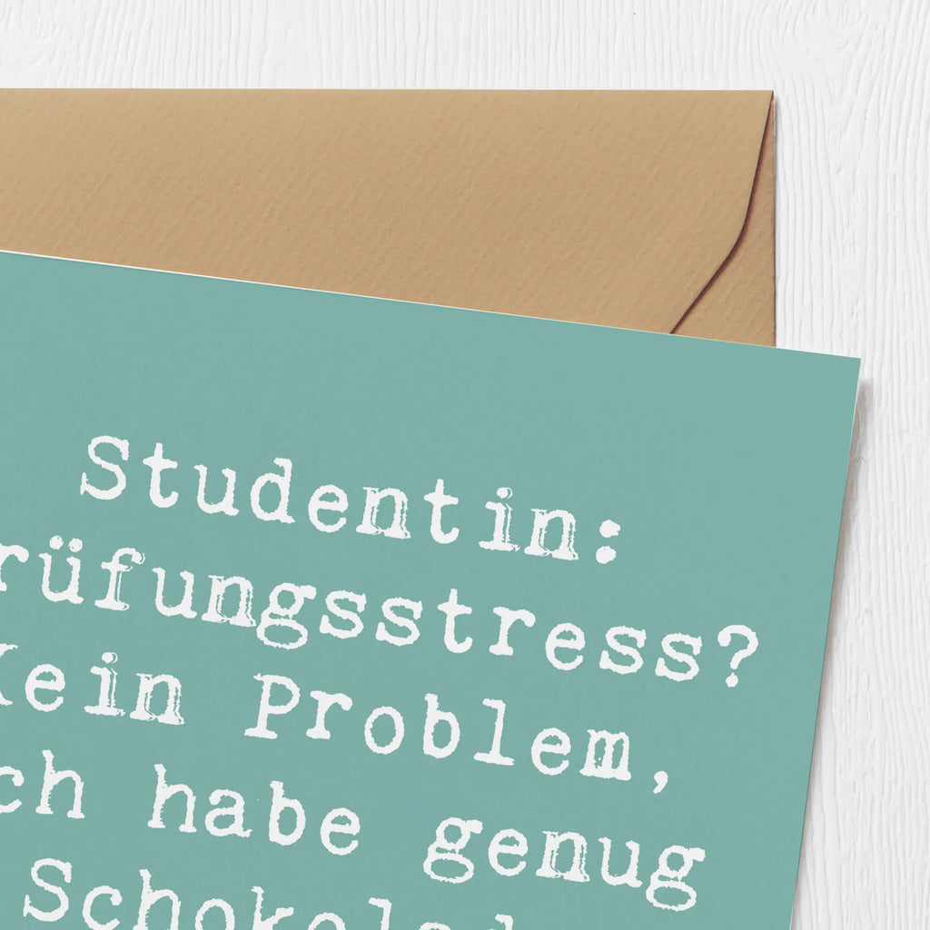 Deluxe Karte Spruch Studentin: Prüfungsstress? Kein Problem, ich habe genug Schokolade gehamstert! Hochwertige Klappkarte, Klappkarte, Hochwertige Grußkarte, Karte, Glückwunschkarte, Einladungskarte, Geburtstagskarte, Grußkarte, Hochzeitskarte, Beruf, Ausbildung, Jubiläum, Abschied, Rente, Kollege, Kollegin, Geschenk, Schenken, Arbeitskollege, Mitarbeiter, Firma, Danke, Dankeschön