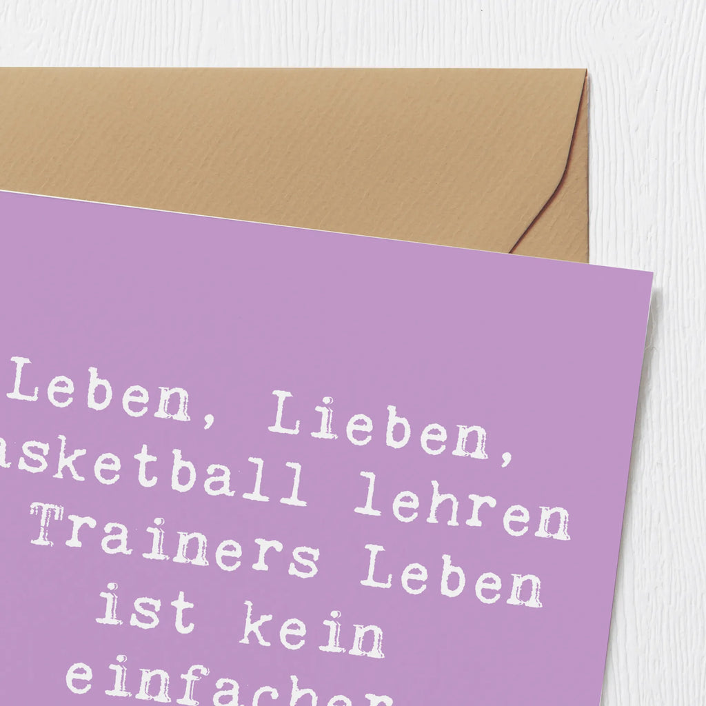 Deluxe Karte Spruch Leben, Lieben, Basketball lehren - Trainers Leben ist kein einfacher Drei-Punkte-Wurf! Grußkarte, Karte, Geburtstagskarte, Klappkarte, Einladungskarte, Hochwertige Grußkarte, Hochzeitskarte, Hochwertige Klappkarte, Glückwunschkarte, Beruf, Ausbildung, Jubiläum, Abschied, Rente, Kollege, Kollegin, Geschenk, Schenken, Arbeitskollege, Mitarbeiter, Firma, Danke, Dankeschön