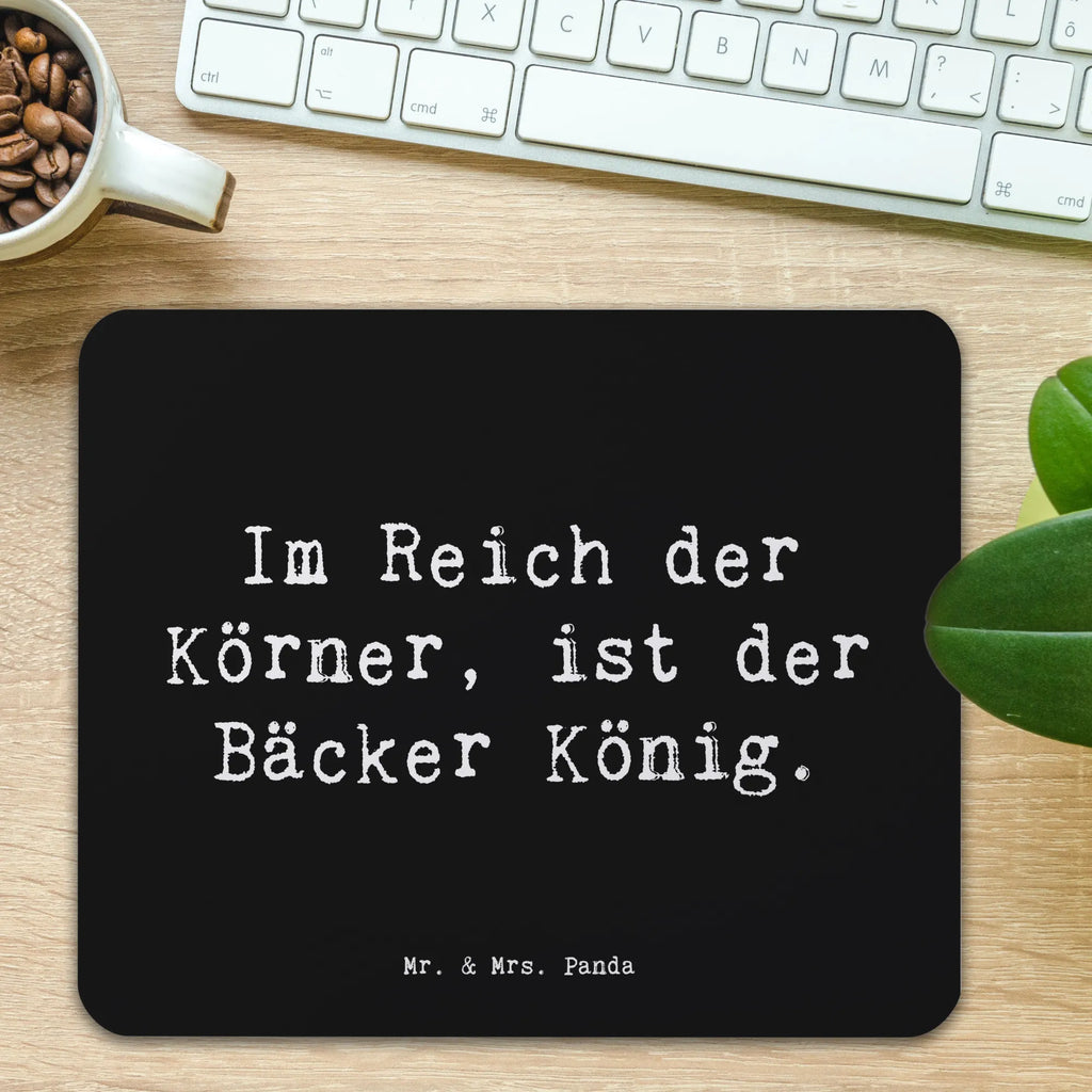 Mouse mat Saying Im Reich der Körner, ist der Bäcker König. PC Zubehör, Büroausstattung, Einzigartiges Mauspad, Mauspad, Designer Mauspad, Arbeitszimmer, Computer zubehör, Mausunterlage, Mousepad, Mauspad Büro, Beruf, Ausbildung, Jubiläum, Abschied, Rente, Kollege, Kollegin, Geschenk, Schenken, Arbeitskollege, Mitarbeiter, Firma, Danke, Dankeschön