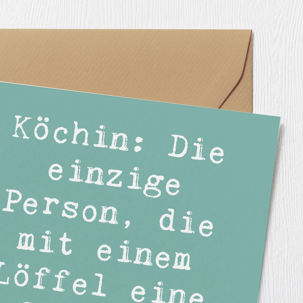Deluxe Card Saying Köchin: Die einzige Person, die mit einem Löffel eine Schlacht gewinnen kann. Hochwertige Grußkarte, Klappkarte, Karte, Einladungskarte, Grußkarte, Hochzeitskarte, Geburtstagskarte, Hochwertige Klappkarte, Glückwunschkarte, Beruf, Ausbildung, Jubiläum, Abschied, Rente, Kollege, Kollegin, Geschenk, Schenken, Arbeitskollege, Mitarbeiter, Firma, Danke, Dankeschön