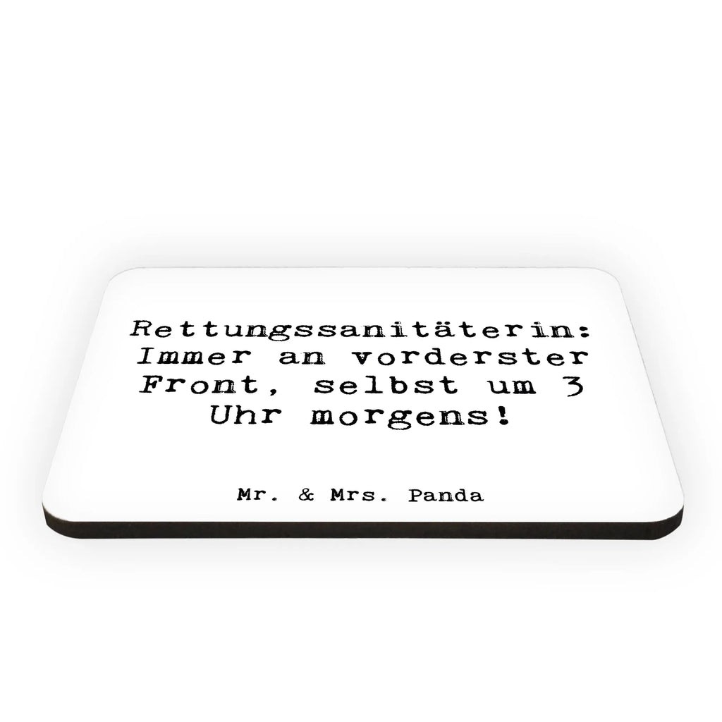 Magnet Saying Rettungssanitäterin: Immer an vorderster Front, selbst um 3 Uhr morgens! Whiteboard Magnet, Pinnwandmagnet, Dekomagnet, Notiz Magnet, Kühlschrankmagnet, Souvenir Magnet, Motivmagnete, Kühlschrank Dekoration, Beruf, Ausbildung, Jubiläum, Abschied, Rente, Kollege, Kollegin, Geschenk, Schenken, Arbeitskollege, Mitarbeiter, Firma, Danke, Dankeschön