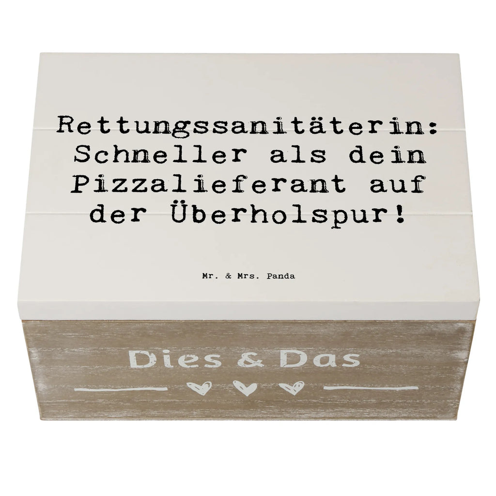 Holzkiste Spruch Rettungssanitäterin: Schneller als dein Pizzalieferant auf der Überholspur! Geschenkdose, Kiste, Dekokiste, Truhe, XXL, Holzkiste, Geschenkbox, Schatzkiste, Erinnerungskiste, Aufbewahrungsbox, Erinnerungsbox, Schatulle, Beruf, Ausbildung, Jubiläum, Abschied, Rente, Kollege, Kollegin, Geschenk, Schenken, Arbeitskollege, Mitarbeiter, Firma, Danke, Dankeschön