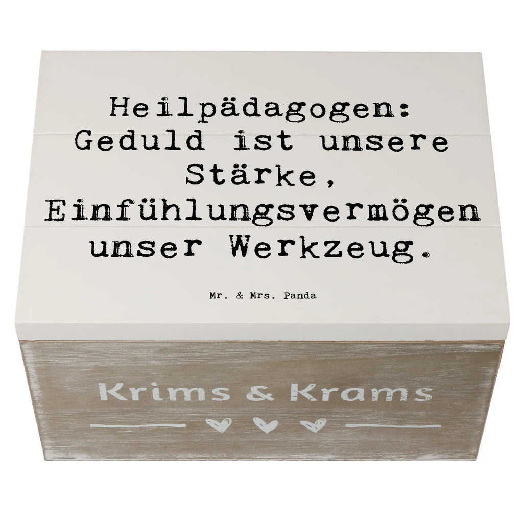Wooden chest Saying Heilpädagogen: Geduld ist unsere Stärke, Einfühlungsvermögen unser Werkzeug. XXL, Geschenkbox, Schatulle, Dekokiste, Erinnerungsbox, Truhe, Aufbewahrungsbox, Kiste, Schatzkiste, Erinnerungskiste, Holzkiste, Geschenkdose, Beruf, Ausbildung, Jubiläum, Abschied, Rente, Kollege, Kollegin, Geschenk, Schenken, Arbeitskollege, Mitarbeiter, Firma, Danke, Dankeschön