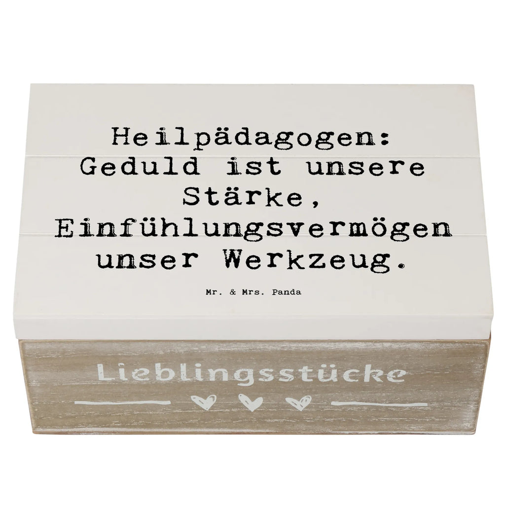 Wooden chest Saying Heilpädagogen: Geduld ist unsere Stärke, Einfühlungsvermögen unser Werkzeug. XXL, Geschenkbox, Schatulle, Dekokiste, Erinnerungsbox, Truhe, Aufbewahrungsbox, Kiste, Schatzkiste, Erinnerungskiste, Holzkiste, Geschenkdose, Beruf, Ausbildung, Jubiläum, Abschied, Rente, Kollege, Kollegin, Geschenk, Schenken, Arbeitskollege, Mitarbeiter, Firma, Danke, Dankeschön