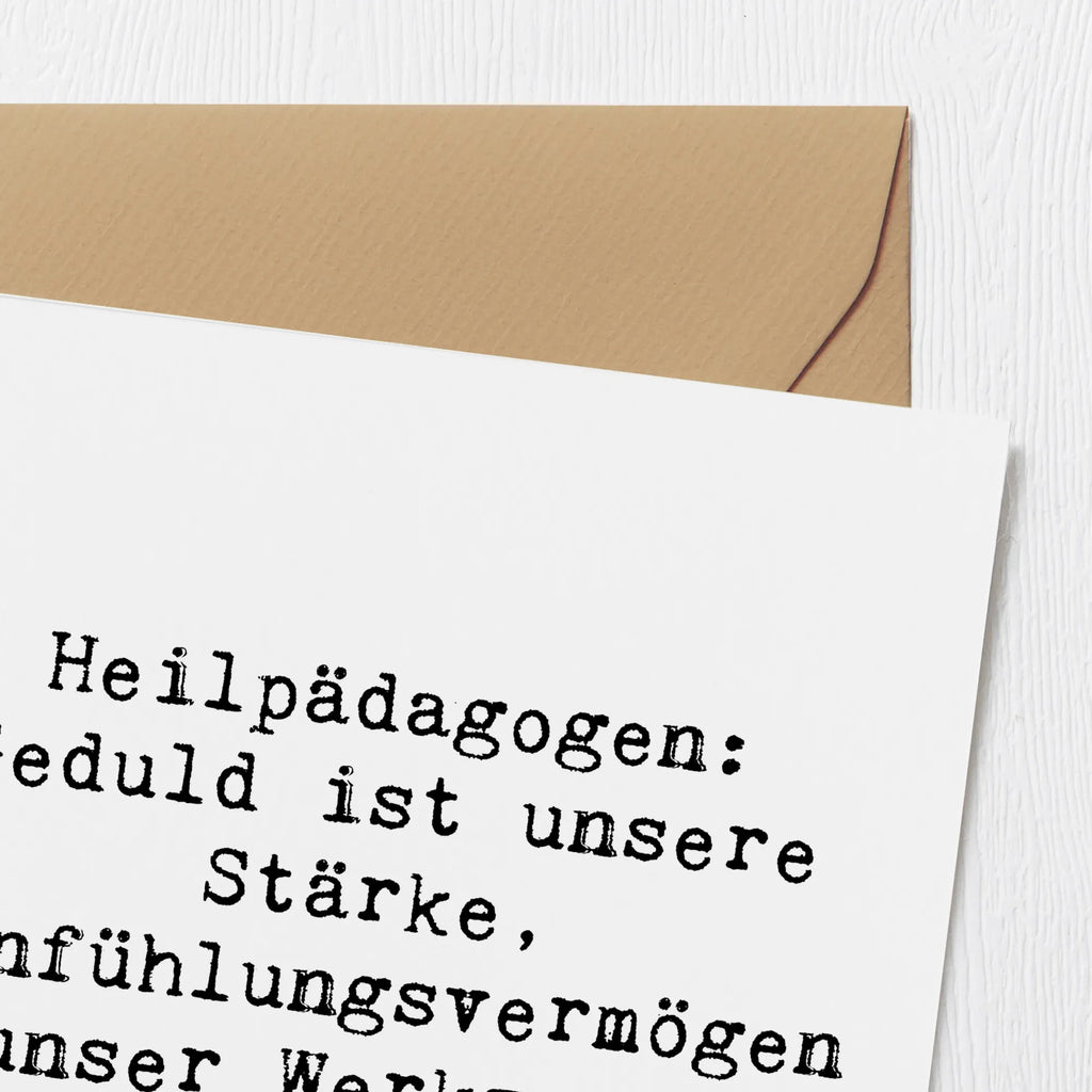 Deluxe Card Saying Heilpädagogen: Geduld ist unsere Stärke, Einfühlungsvermögen unser Werkzeug. Karte, Hochwertige Klappkarte, Einladungskarte, Hochwertige Grußkarte, Klappkarte, Hochzeitskarte, Glückwunschkarte, Grußkarte, Geburtstagskarte, Beruf, Ausbildung, Jubiläum, Abschied, Rente, Kollege, Kollegin, Geschenk, Schenken, Arbeitskollege, Mitarbeiter, Firma, Danke, Dankeschön