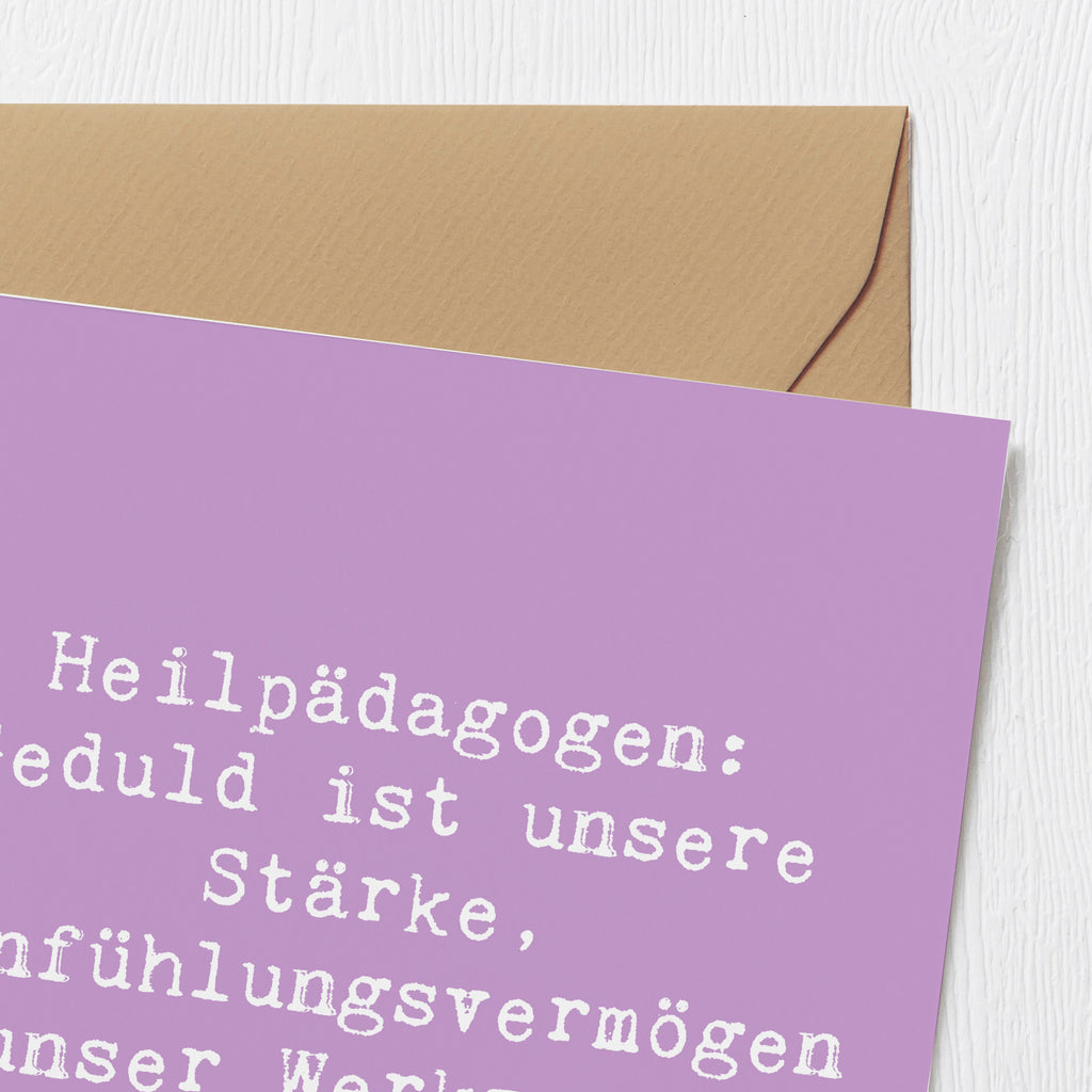 Deluxe Card Saying Heilpädagogen: Geduld ist unsere Stärke, Einfühlungsvermögen unser Werkzeug. Karte, Hochwertige Klappkarte, Einladungskarte, Hochwertige Grußkarte, Klappkarte, Hochzeitskarte, Glückwunschkarte, Grußkarte, Geburtstagskarte, Beruf, Ausbildung, Jubiläum, Abschied, Rente, Kollege, Kollegin, Geschenk, Schenken, Arbeitskollege, Mitarbeiter, Firma, Danke, Dankeschön