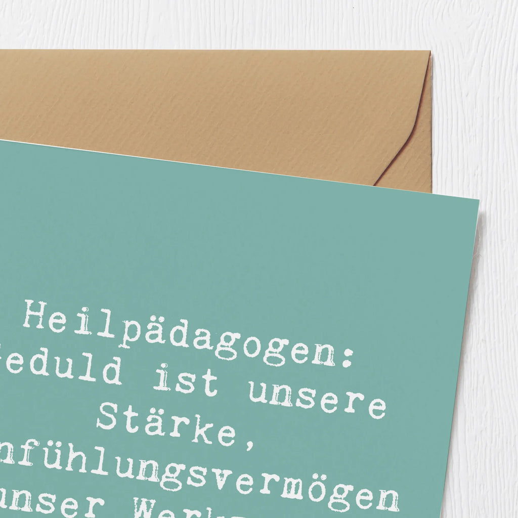 Deluxe Card Saying Heilpädagogen: Geduld ist unsere Stärke, Einfühlungsvermögen unser Werkzeug. Karte, Hochwertige Klappkarte, Einladungskarte, Hochwertige Grußkarte, Klappkarte, Hochzeitskarte, Glückwunschkarte, Grußkarte, Geburtstagskarte, Beruf, Ausbildung, Jubiläum, Abschied, Rente, Kollege, Kollegin, Geschenk, Schenken, Arbeitskollege, Mitarbeiter, Firma, Danke, Dankeschön