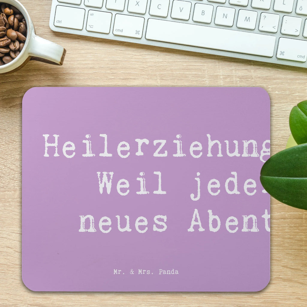 Mauspad Spruch Heilerziehungspflegerin Abenteuer Mausunterlage, Mauspad, Designer Mauspad, Einzigartiges Mauspad, Mauspad Büro, Arbeitszimmer, Büroausstattung, Mousepad, Computer zubehör, PC Zubehör, Beruf, Ausbildung, Jubiläum, Abschied, Rente, Kollege, Kollegin, Geschenk, Schenken, Arbeitskollege, Mitarbeiter, Firma, Danke, Dankeschön