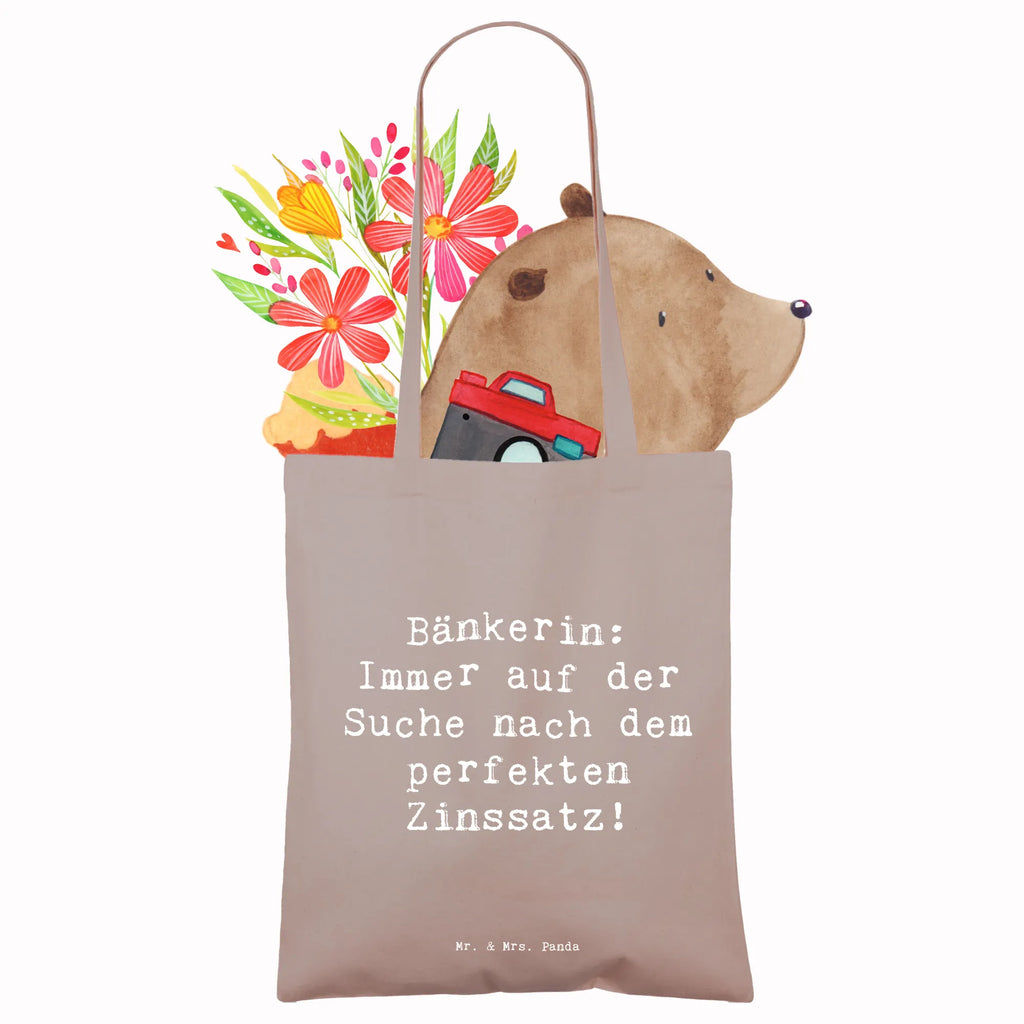 Tote bag Saying Bänkerin: Immer auf der Suche nach dem perfekten Zinssatz! Stofftasche, Umhängetasche, Shopper, Einkaufstüte, Schultertasche, Laptoptasche, Badetasche, Stoffbeutel, Einkaufstasche, Tragetasche, Tasche, Beutel, Beuteltasche, Jutebeutel, Jutetasche, Strandtasche, Beruf, Ausbildung, Jubiläum, Abschied, Rente, Kollege, Kollegin, Geschenk, Schenken, Arbeitskollege, Mitarbeiter, Firma, Danke, Dankeschön