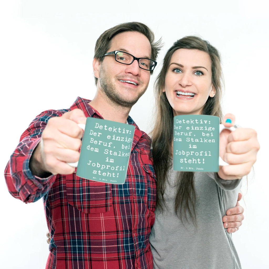 Mug Saying Detektiv: Der einzige Beruf, bei dem Stalken im Jobprofil steht! Tasse mit Motiven, Teetasse, Tasse, Geschenktasse, Keramiktasse, Bürotasse, Porzellantasse, Kaffeetasse, Tasse mit Zitaten, Beruf, Ausbildung, Jubiläum, Abschied, Rente, Kollege, Kollegin, Geschenk, Schenken, Arbeitskollege, Mitarbeiter, Firma, Danke, Dankeschön