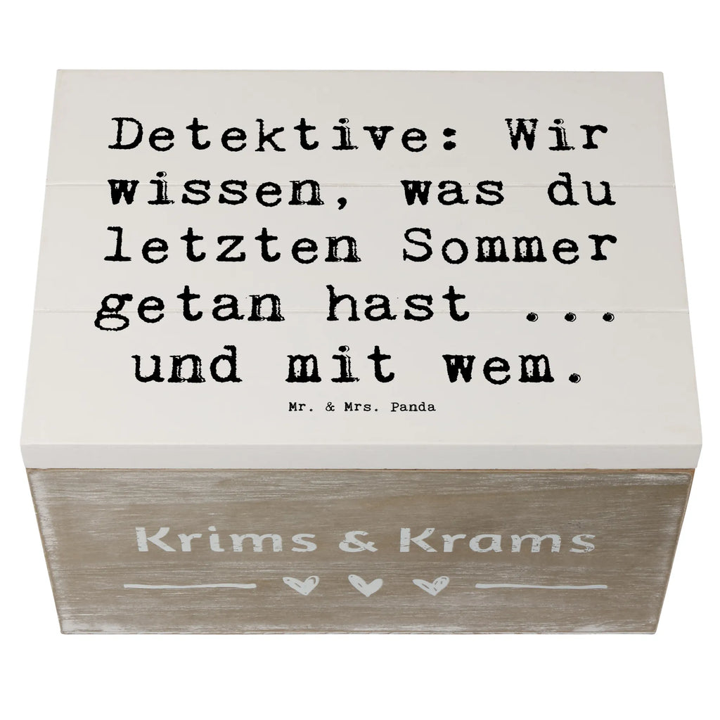 Wooden chest Saying Detektive: Wir wissen, was du letzten Sommer getan hast ... und mit wem. Dekokiste, Erinnerungskiste, Truhe, Schatzkiste, XXL, Kiste, Erinnerungsbox, Geschenkbox, Aufbewahrungsbox, Schatulle, Geschenkdose, Holzkiste, Beruf, Ausbildung, Jubiläum, Abschied, Rente, Kollege, Kollegin, Geschenk, Schenken, Arbeitskollege, Mitarbeiter, Firma, Danke, Dankeschön