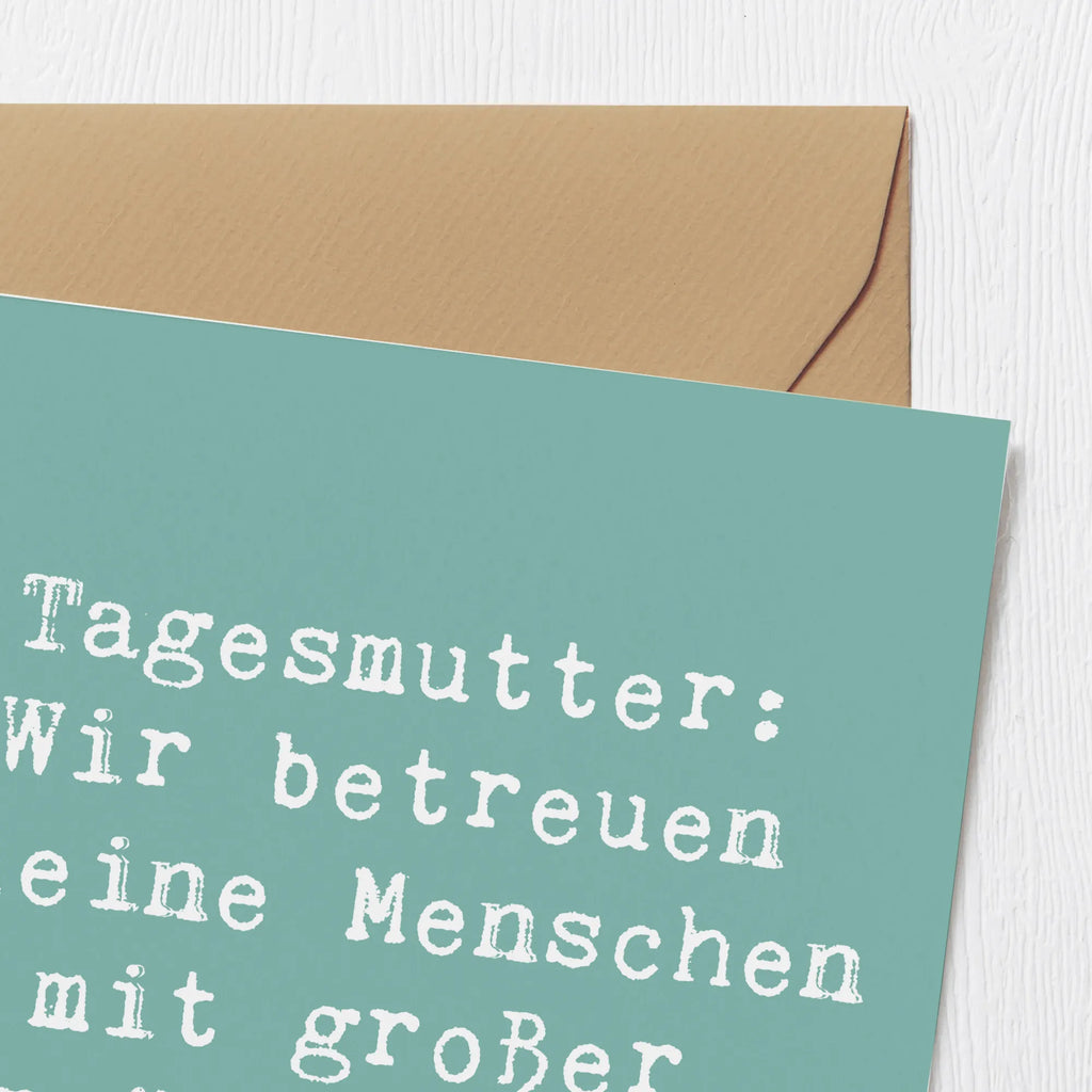 Deluxe Karte Spruch Tagesmutter Persönlichkeit Hochzeitskarte, Hochwertige Klappkarte, Karte, Einladungskarte, Grußkarte, Glückwunschkarte, Klappkarte, Geburtstagskarte, Hochwertige Grußkarte, Beruf, Ausbildung, Jubiläum, Abschied, Rente, Kollege, Kollegin, Geschenk, Schenken, Arbeitskollege, Mitarbeiter, Firma, Danke, Dankeschön