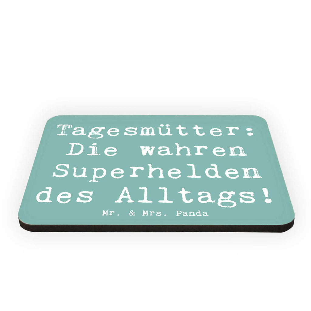 Magnet Spruch Tagesmutter Superheld Notiz Magnet, Kühlschrank Dekoration, Dekomagnet, Souvenir Magnet, Motivmagnete, Kühlschrankmagnet, Whiteboard Magnet, Pinnwandmagnet, Beruf, Ausbildung, Jubiläum, Abschied, Rente, Kollege, Kollegin, Geschenk, Schenken, Arbeitskollege, Mitarbeiter, Firma, Danke, Dankeschön