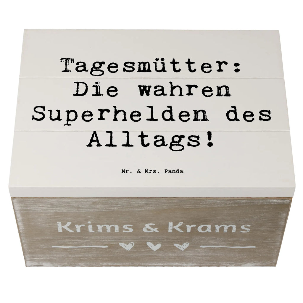 Holzkiste Spruch Tagesmutter Superheld Geschenkbox, Truhe, XXL, Dekokiste, Aufbewahrungsbox, Schatzkiste, Geschenkdose, Holzkiste, Erinnerungsbox, Kiste, Erinnerungskiste, Schatulle, Beruf, Ausbildung, Jubiläum, Abschied, Rente, Kollege, Kollegin, Geschenk, Schenken, Arbeitskollege, Mitarbeiter, Firma, Danke, Dankeschön