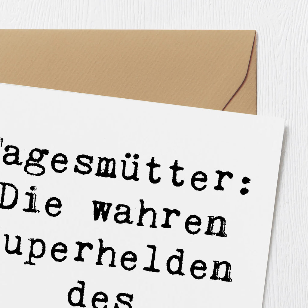 Deluxe Karte Spruch Tagesmutter Superheld Hochzeitskarte, Karte, Glückwunschkarte, Klappkarte, Einladungskarte, Hochwertige Grußkarte, Grußkarte, Hochwertige Klappkarte, Geburtstagskarte, Beruf, Ausbildung, Jubiläum, Abschied, Rente, Kollege, Kollegin, Geschenk, Schenken, Arbeitskollege, Mitarbeiter, Firma, Danke, Dankeschön