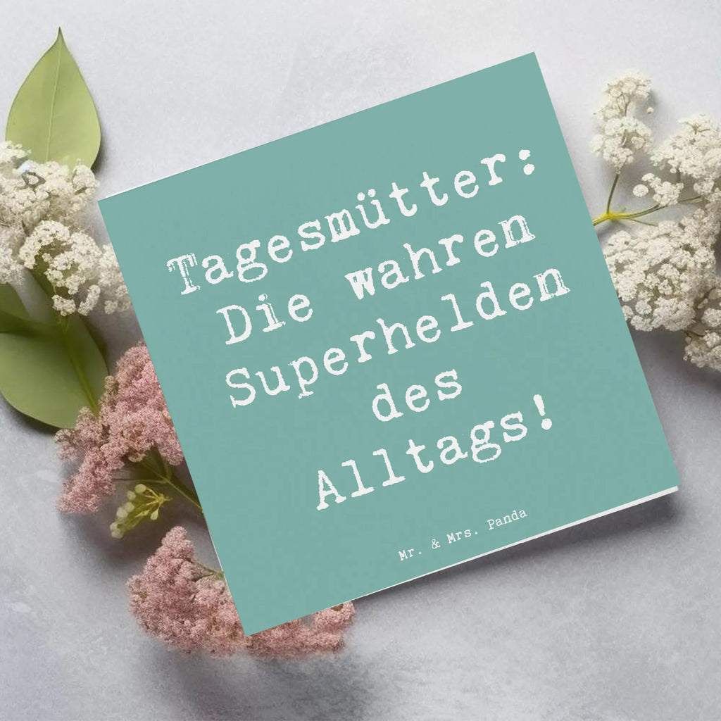 Deluxe Karte Spruch Tagesmutter Superheld Hochzeitskarte, Karte, Glückwunschkarte, Klappkarte, Einladungskarte, Hochwertige Grußkarte, Grußkarte, Hochwertige Klappkarte, Geburtstagskarte, Beruf, Ausbildung, Jubiläum, Abschied, Rente, Kollege, Kollegin, Geschenk, Schenken, Arbeitskollege, Mitarbeiter, Firma, Danke, Dankeschön