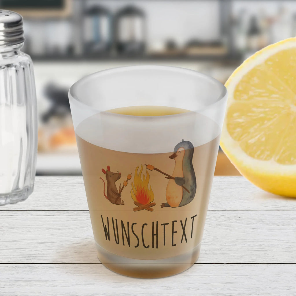 Personalisiertes Schnapsglas Pinguin Lagerfeuer Schnapsglas Hochzeit, Schnapsglas mit Namen, Personalisiertes Schnapsglas, Schnapsgläser personalisiert, Schnapsglas personalisieren, personalisierte Pinnchen, personalisierte Schnapsgläser, Schnapsglas mit Name, Schnapsglas Geschenk, Shot Gläser personalisieren, Schnapsglas zum Umhängen mit Namen, Pinguin, Büro, Lagerfeuer, Leben, Büroalltag, Pinguine, grillen, Neustart, Maus, Job, Lebensspruch, Motivation, Arbeit, Lebensmotivation, Feuer, Liebe, Marshmallows