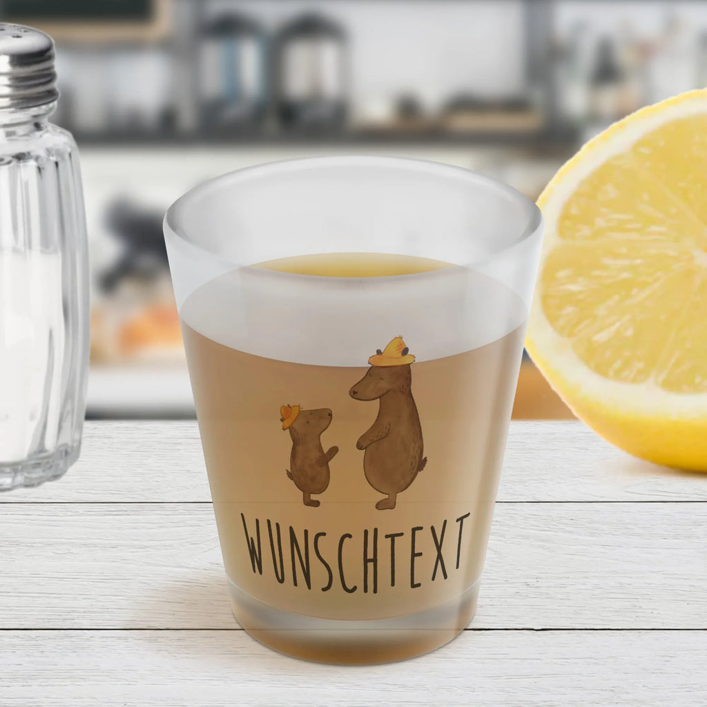 Personalisiertes Schnapsglas Bären mit Hut Schnapsgläser personalisiert, personalisierte Schnapsgläser, Shot Gläser personalisieren, Schnapsglas mit Namen, Schnapsglas Hochzeit, Schnapsglas mit Name, personalisierte Pinnchen, Schnapsglas personalisieren, Personalisiertes Schnapsglas, Schnapsglas zum Umhängen mit Namen, Schnapsglas Geschenk, Familie, Vatertag, Muttertag, Bruder, Schwester, Mama, Papa, Oma, Opa, Bär, Vater, Sohn, Dad, Söhne, Papi, Kinder, Paps, Family, Vater-Sohn, Daddy, Lieblingsmensch, Bären, Vorbild, Kind