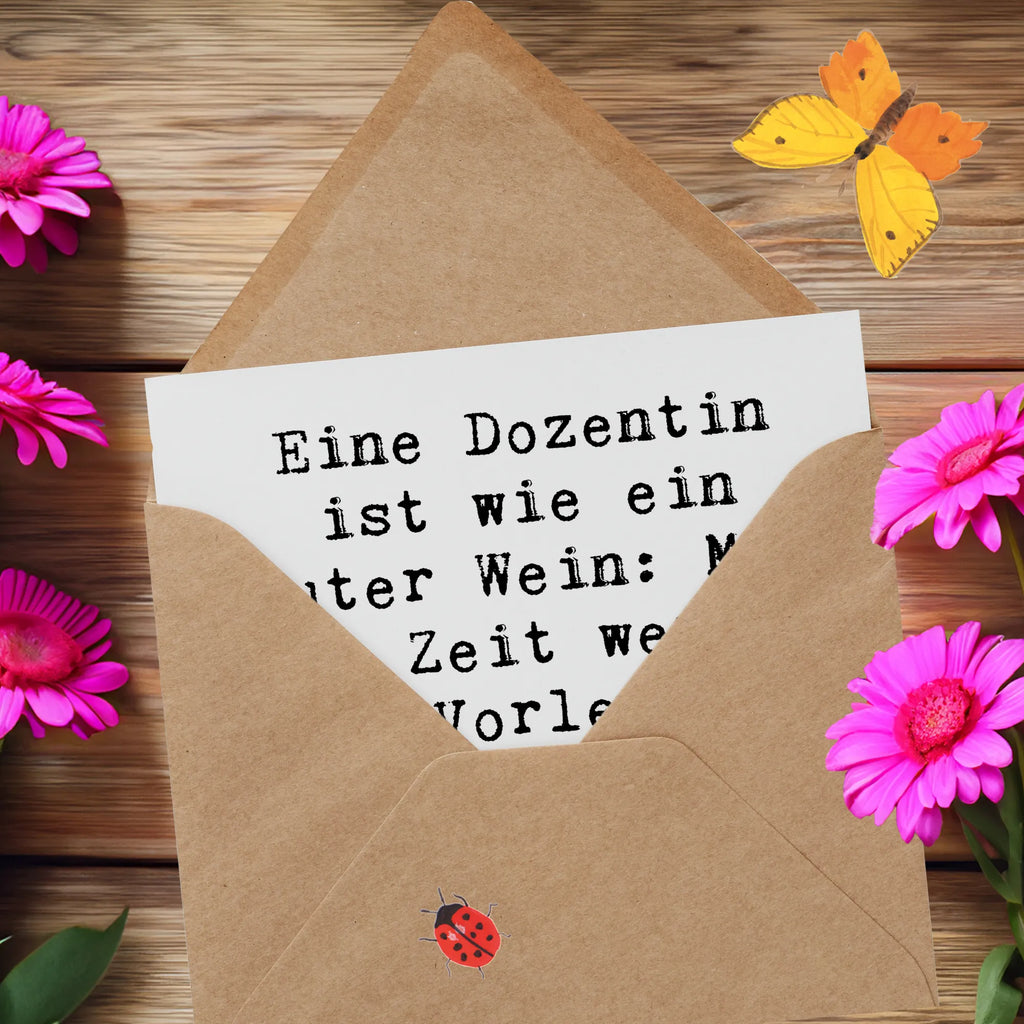 Deluxe Karte Spruch Eine Dozentin ist wie ein guter Wein: Mit der Zeit werden ihre Vorlesungen immer grandioser. Klappkarte, Geburtstagskarte, Hochzeitskarte, Hochwertige Grußkarte, Einladungskarte, Grußkarte, Glückwunschkarte, Karte, Hochwertige Klappkarte, Beruf, Ausbildung, Jubiläum, Abschied, Rente, Kollege, Kollegin, Geschenk, Schenken, Arbeitskollege, Mitarbeiter, Firma, Danke, Dankeschön