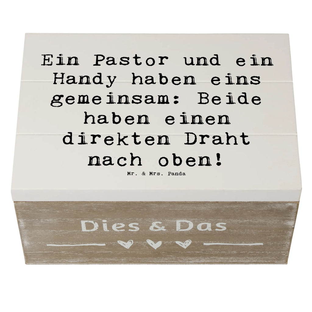 Holzkiste Spruch Ein Pastor und ein Handy haben eins gemeinsam: Beide haben einen direkten Draht nach oben! Erinnerungsbox, Aufbewahrungsbox, Geschenkbox, Dekokiste, Truhe, Schatzkiste, XXL, Holzkiste, Erinnerungskiste, Schatulle, Kiste, Geschenkdose, Beruf, Ausbildung, Jubiläum, Abschied, Rente, Kollege, Kollegin, Geschenk, Schenken, Arbeitskollege, Mitarbeiter, Firma, Danke, Dankeschön
